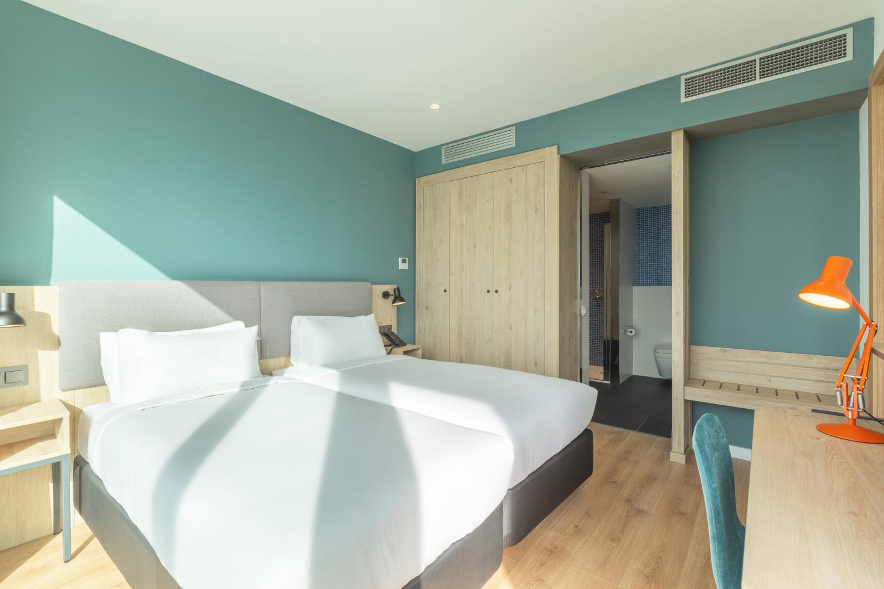 Standard Room with Two Single Beds - Photo 7