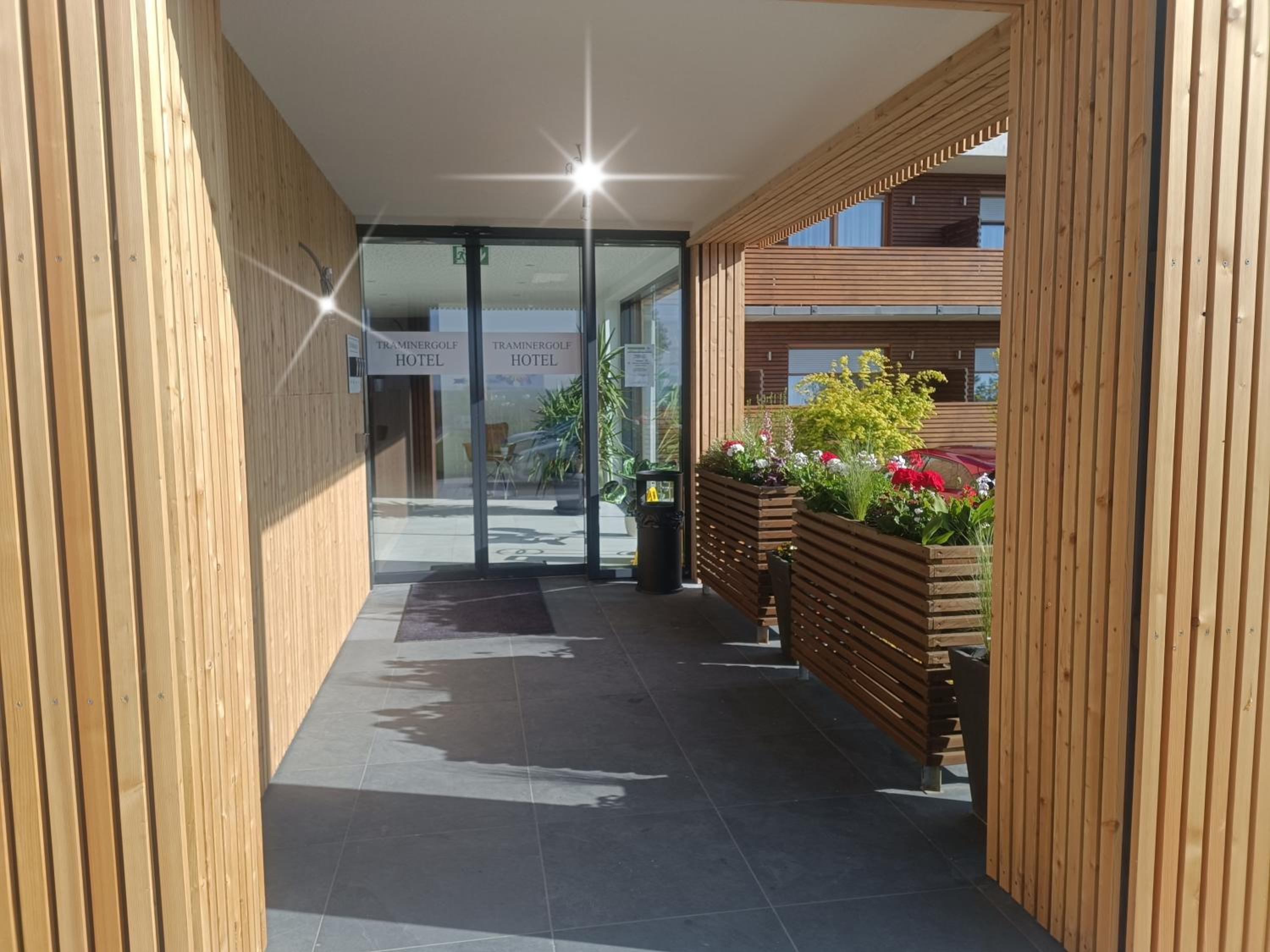 Double Room with Balcony - Photo 10