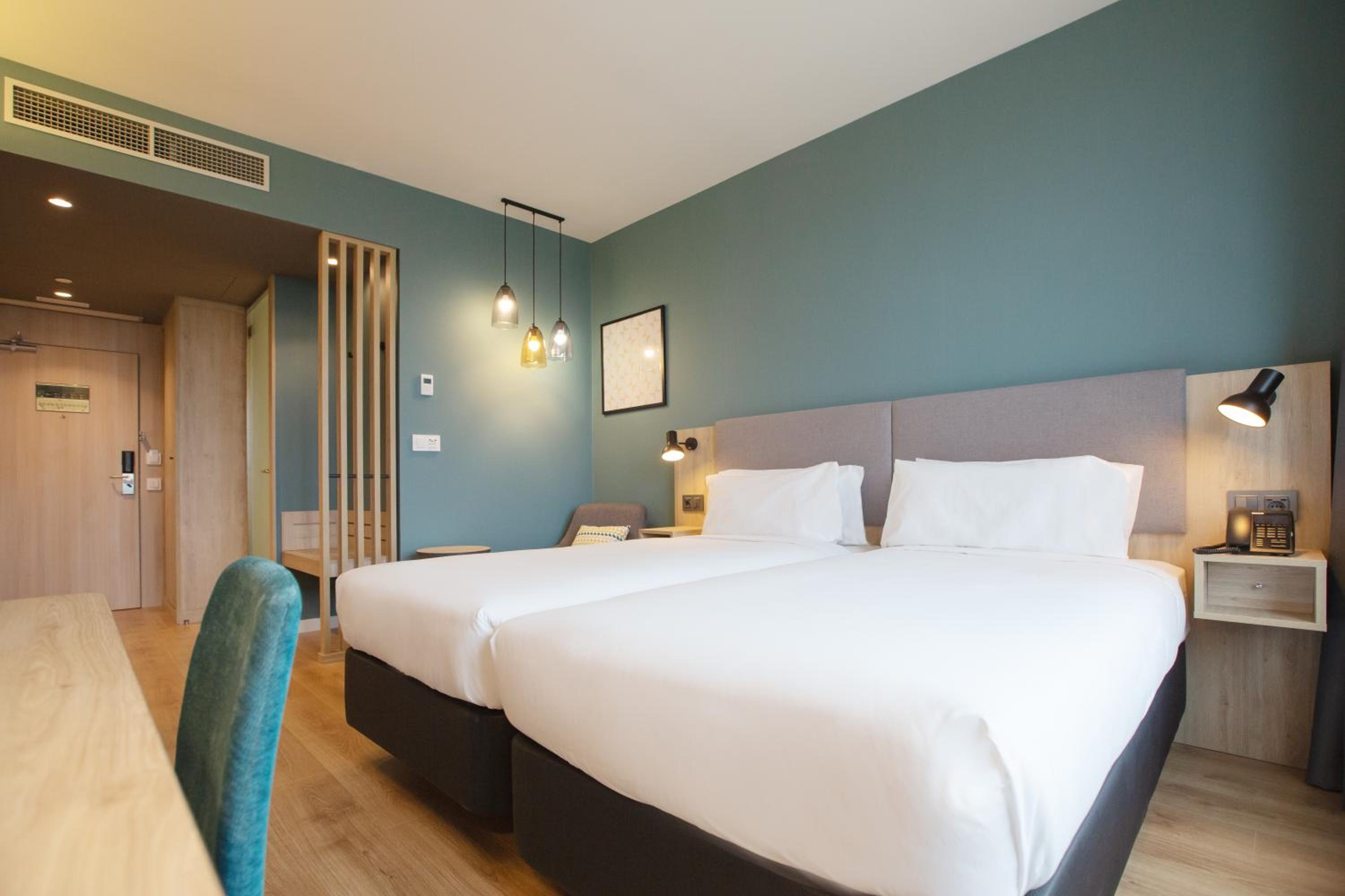 Standard Room with Two Single Beds - Photo 3