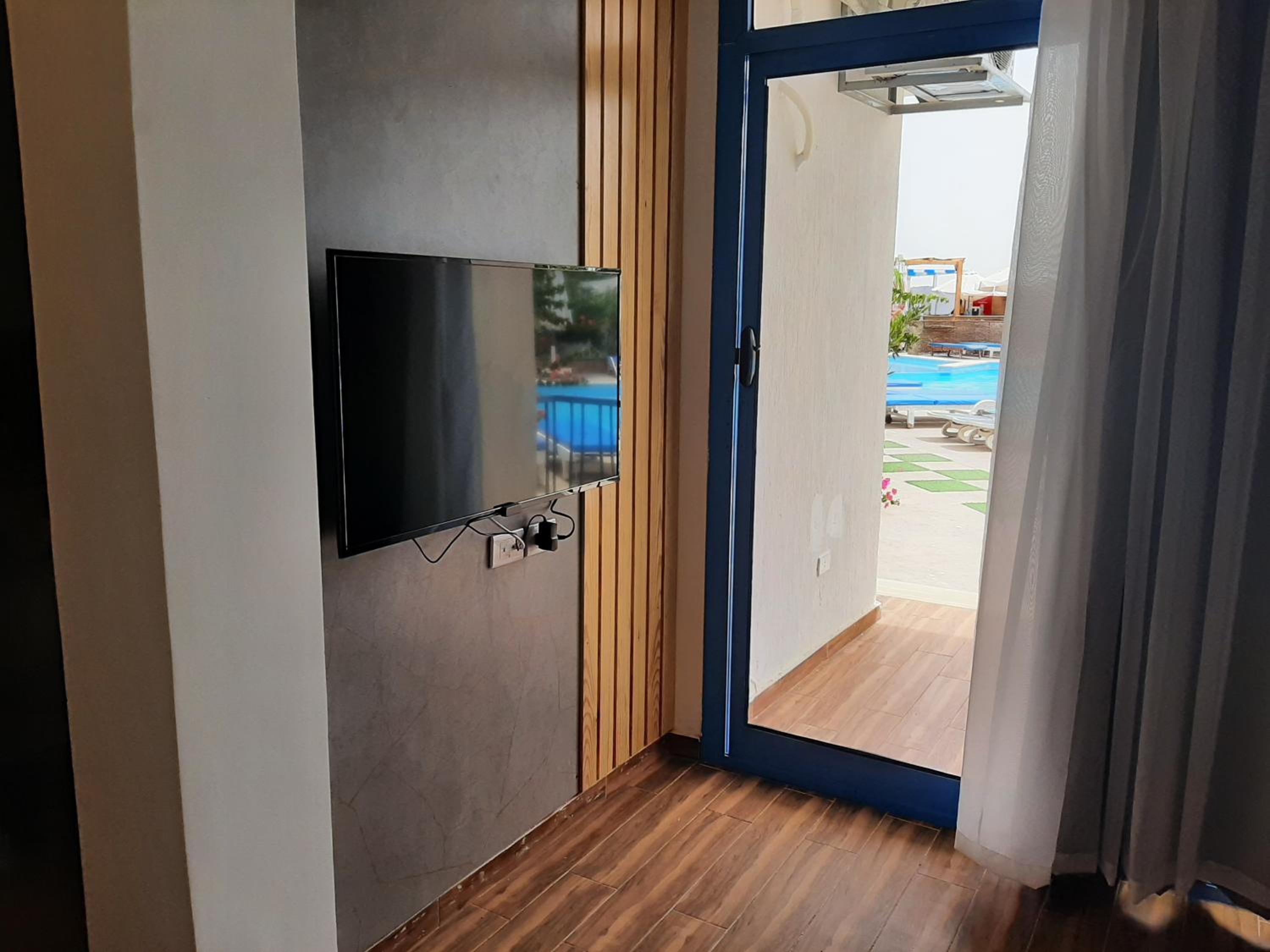 Studio with Pool View photo 1