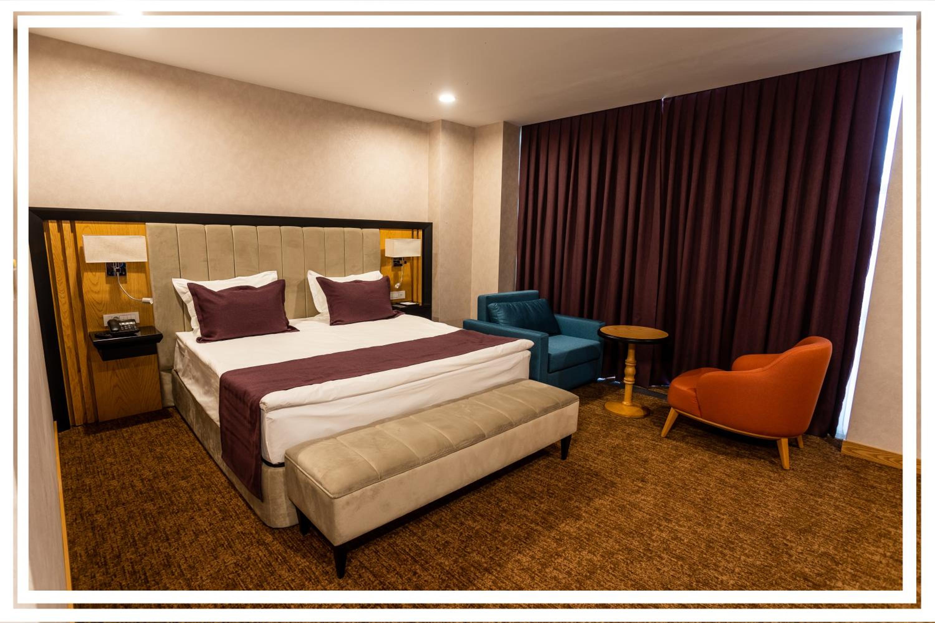 Deluxe Room - Photo 10