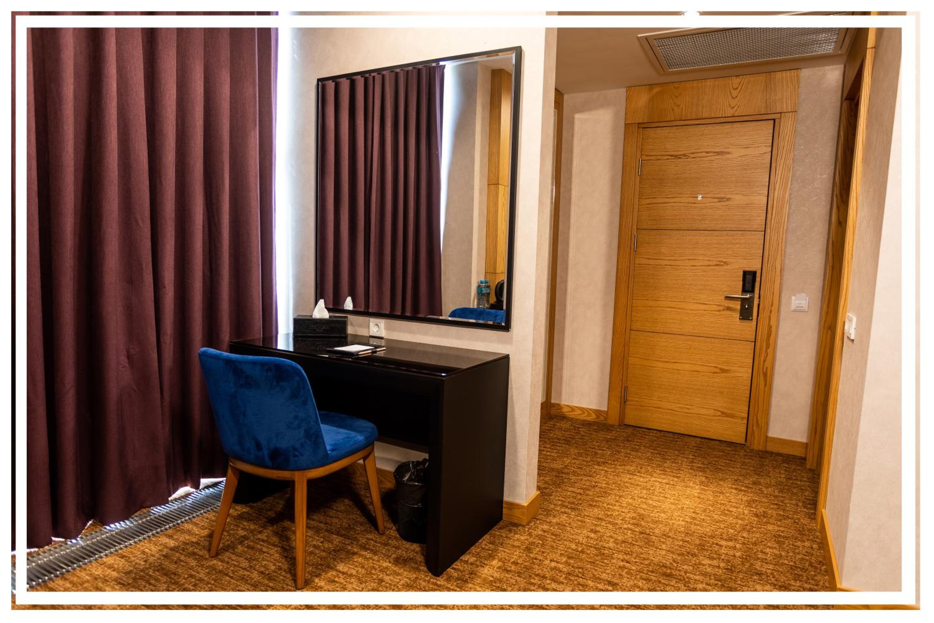 Deluxe Room - Photo 11