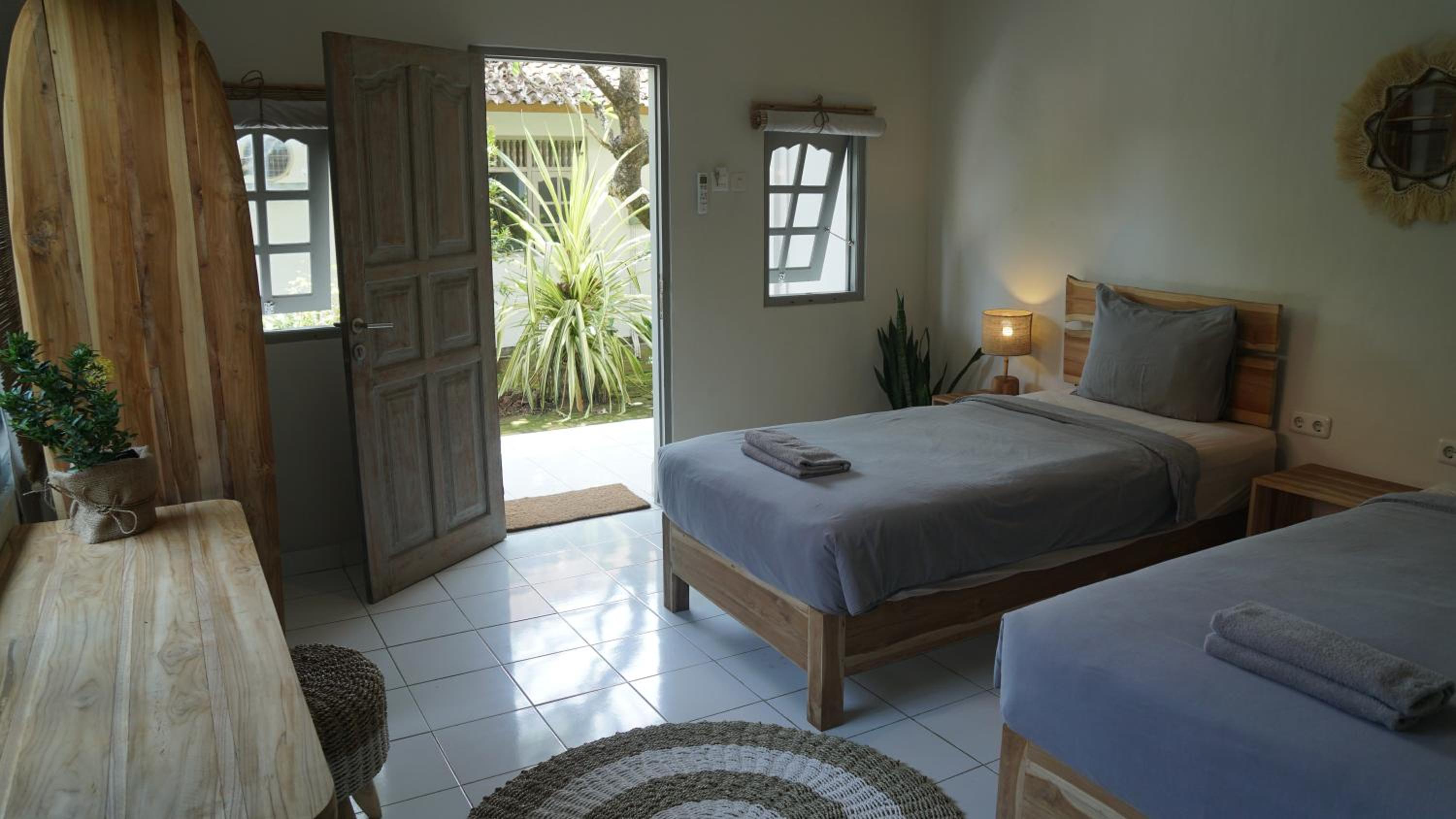 One-Bedroom Apartment - Photo 2