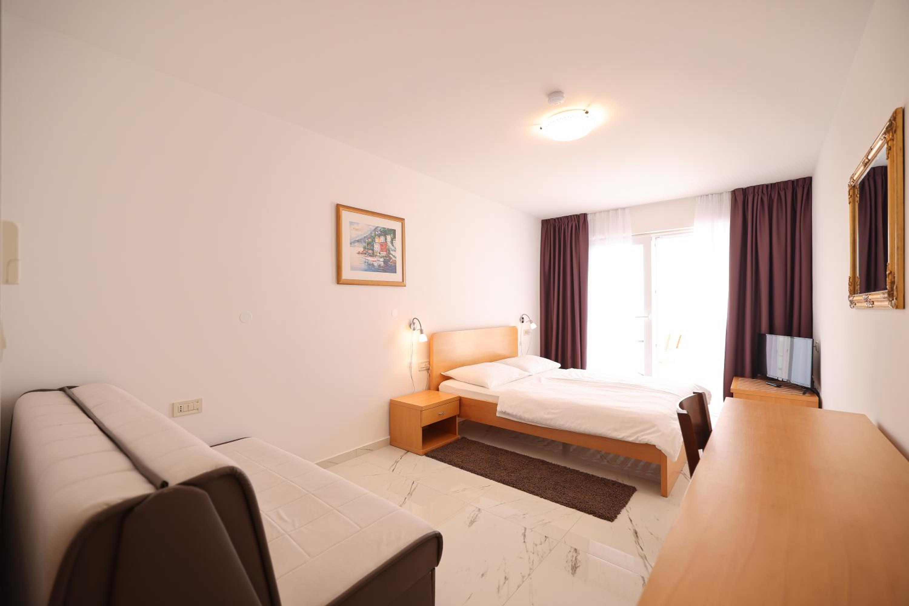 Double or Twin Room with Partial Sea View