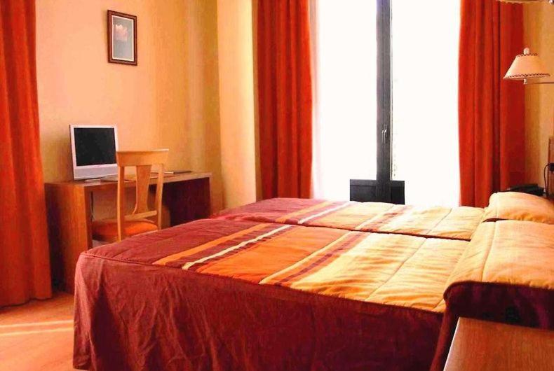 Double or Twin Room - Photo 17