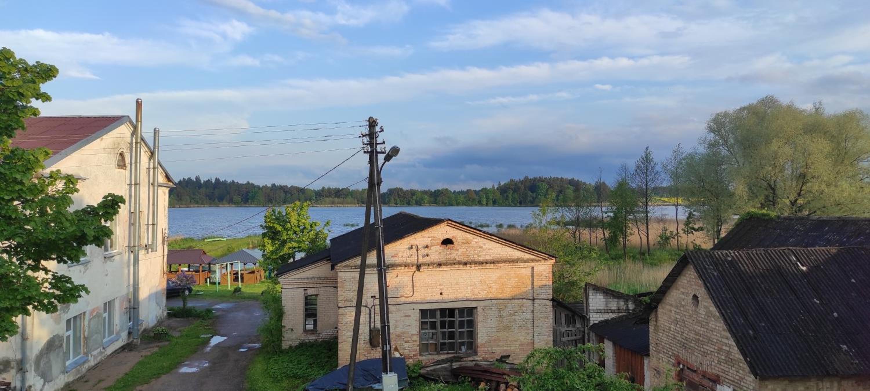 Apartment with Lake View - Photo 5