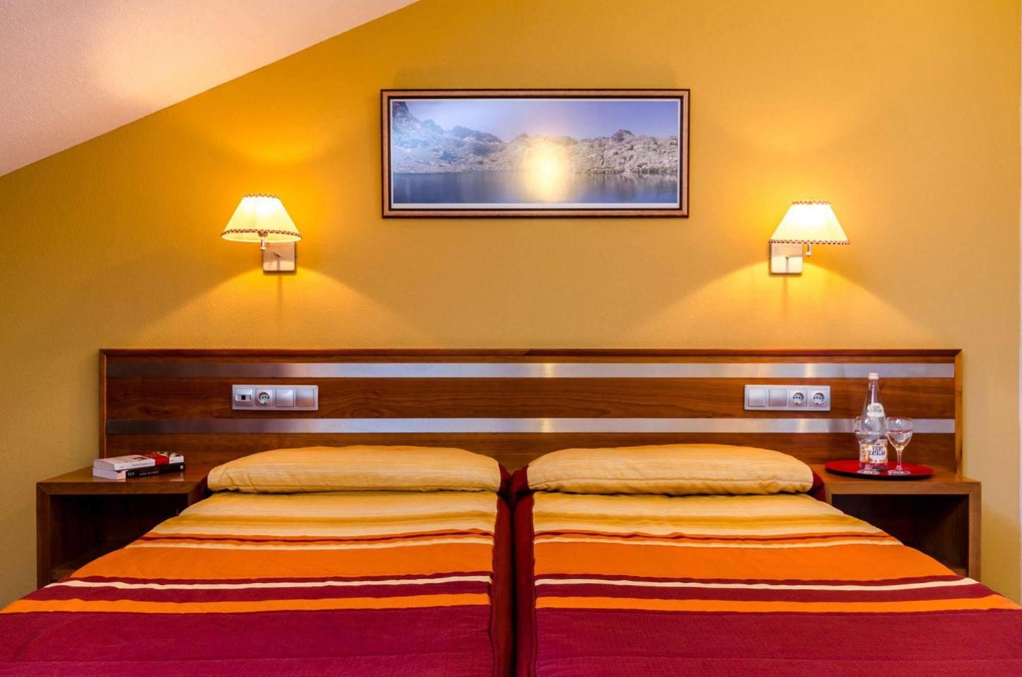 Double or Twin Room - Photo 15
