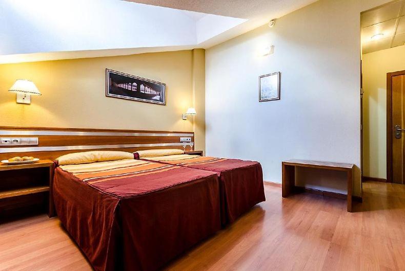 Double or Twin Room - Photo 13