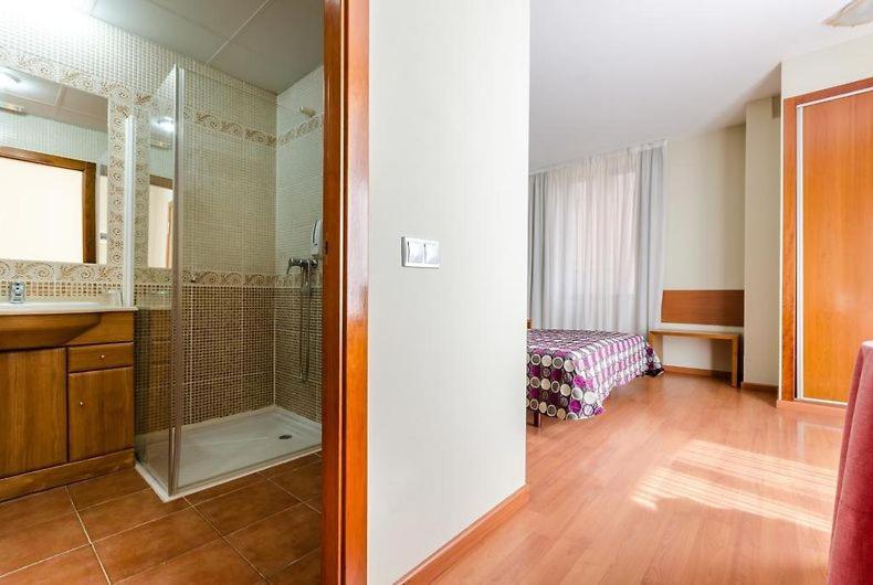 Double or Twin Room - Photo 2