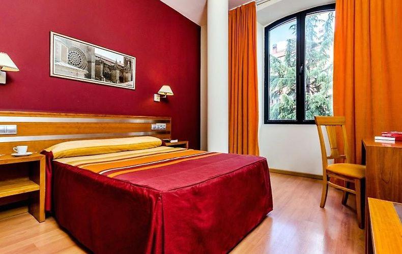 Double or Twin Room - Photo 12