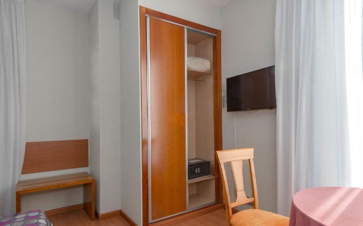 Double or Twin Room - Photo 10