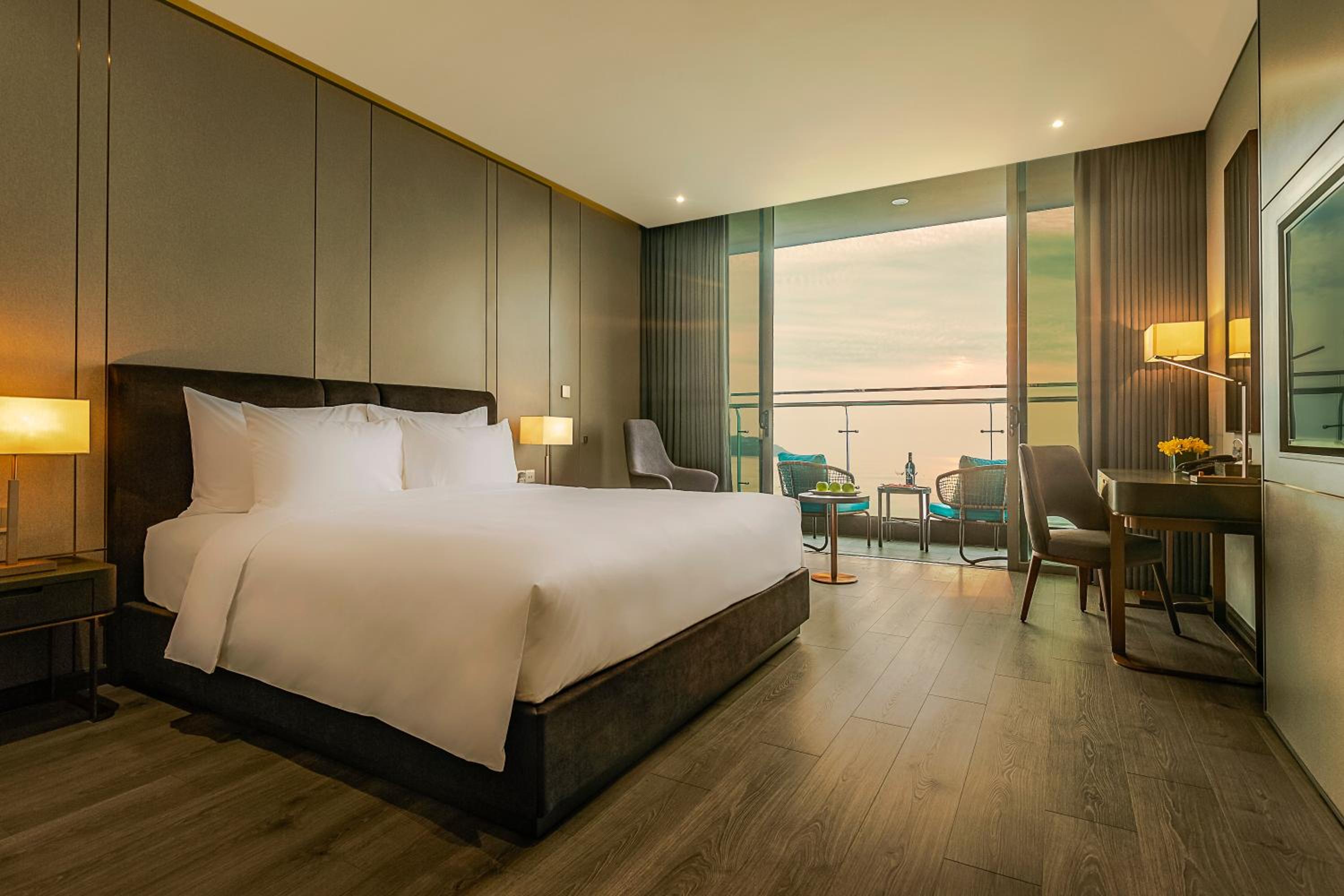 Premier King Room with Balcony and Sea View