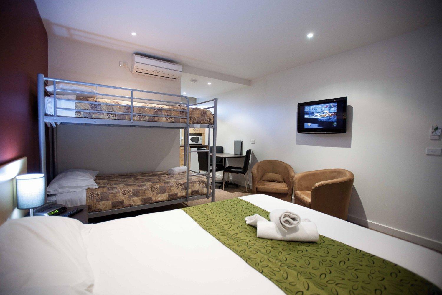 Premier Quadruple Room - Photo 4