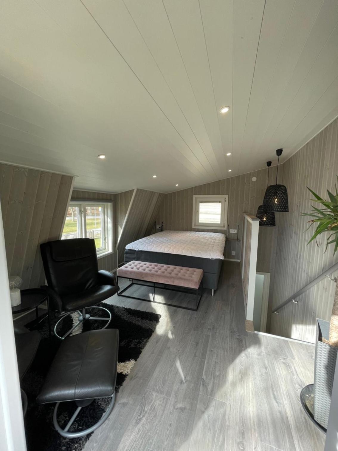 One-Bedroom House photo 1