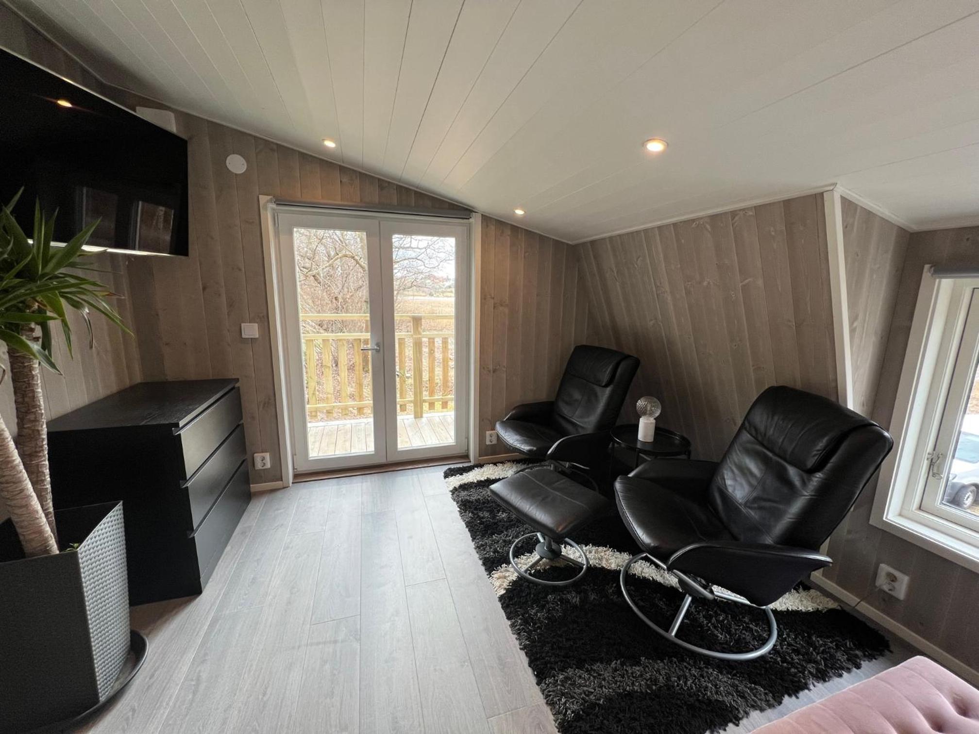 One-Bedroom House photo 2
