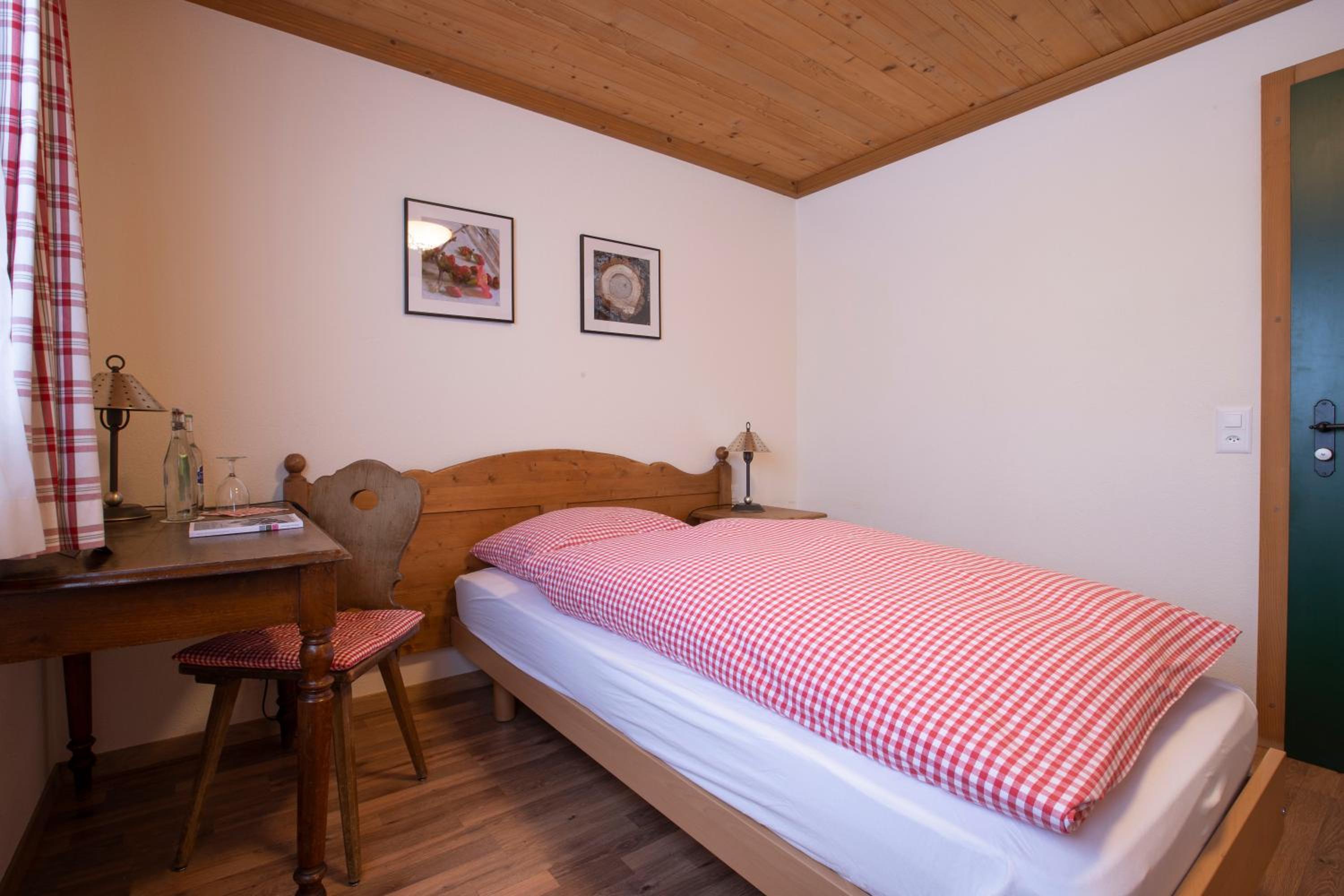 Single Room with Bathroom photo 1