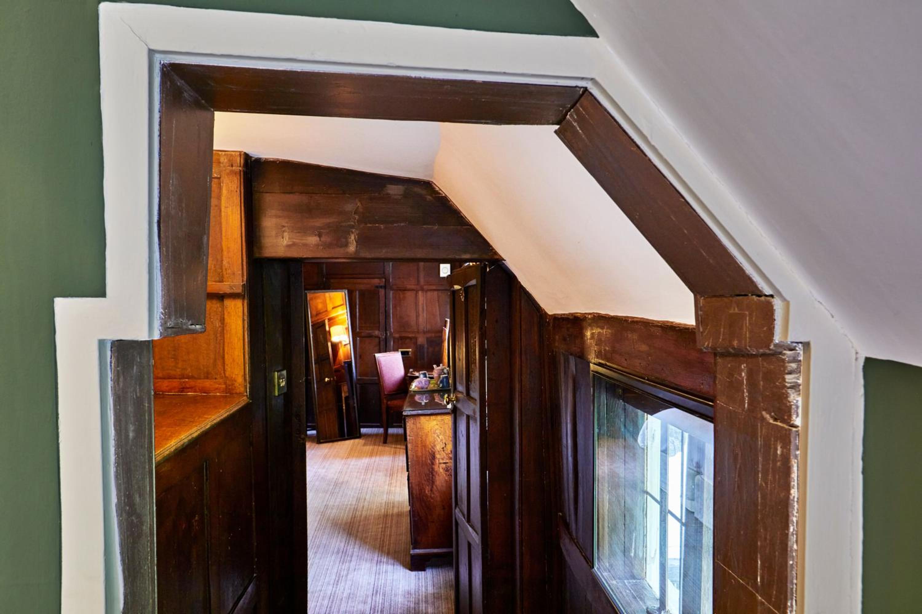 Tudor Room photo 3