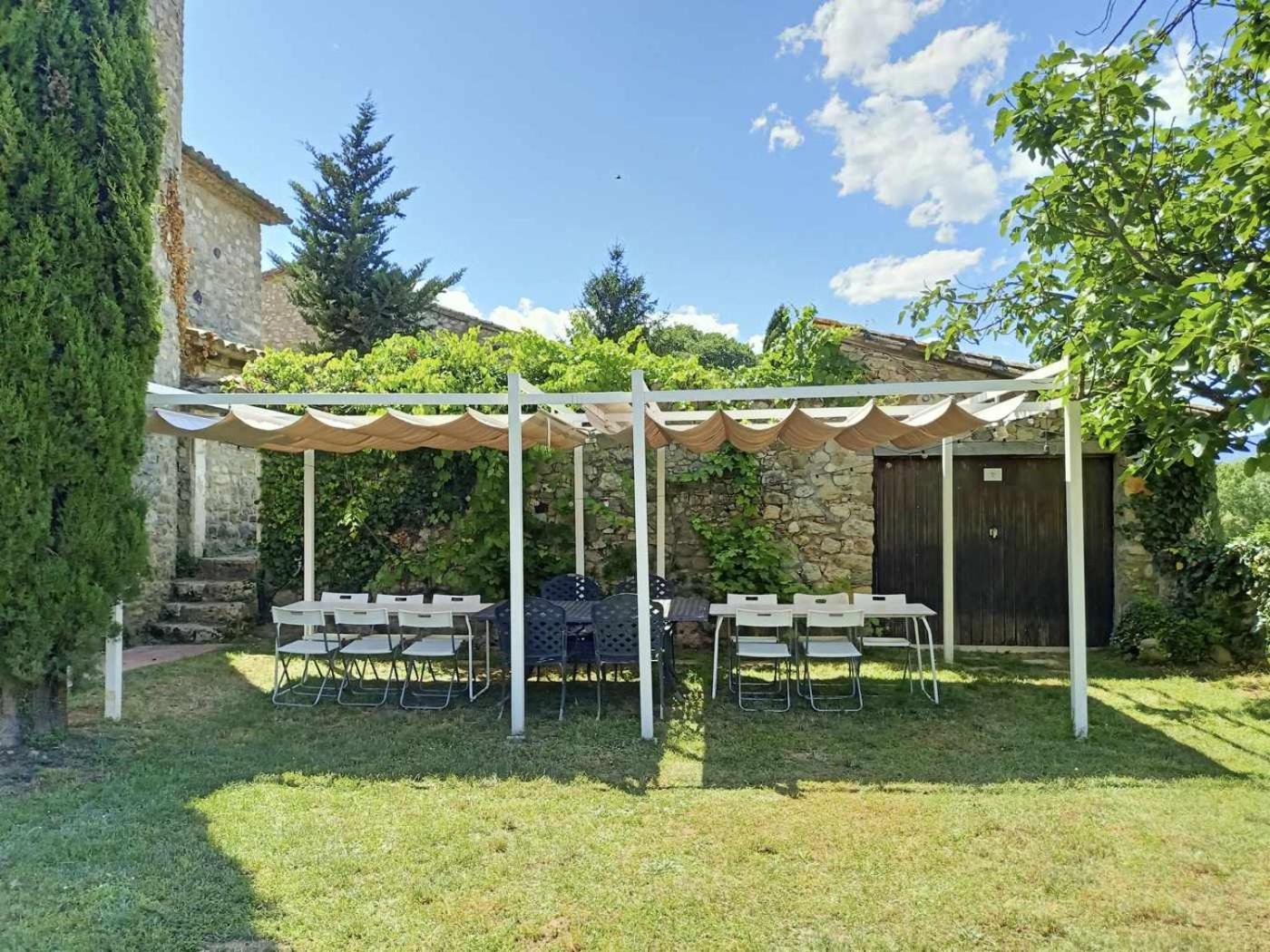 Eight-Bedroom House photo 2