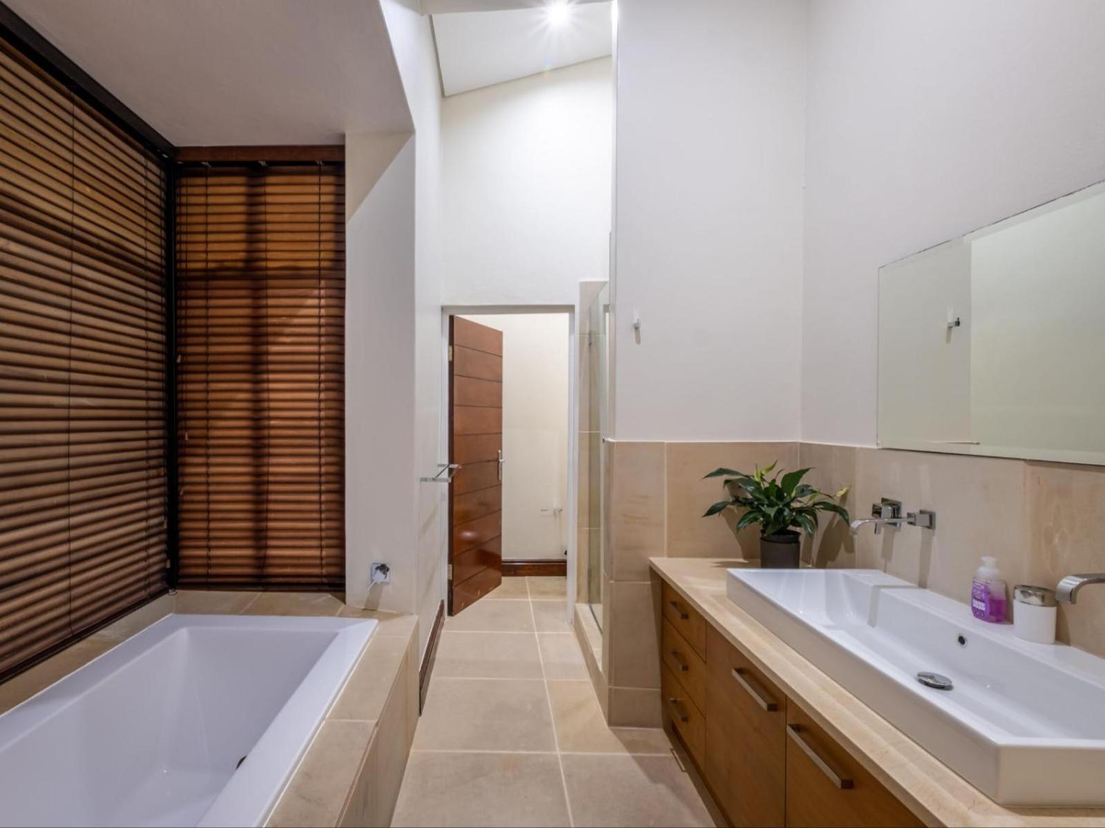Luxury Suite - Photo 5