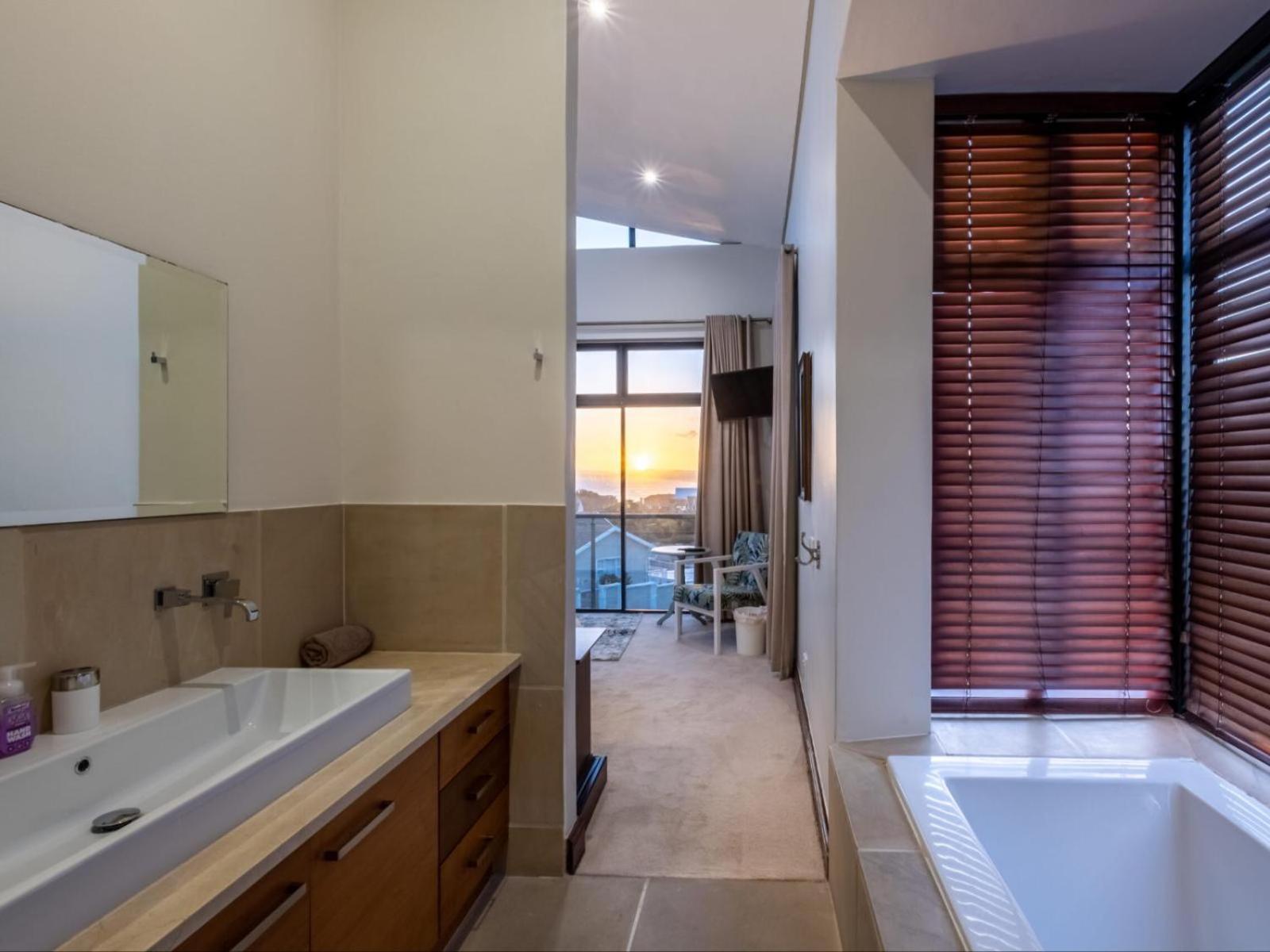 Luxury Suite - Photo 4