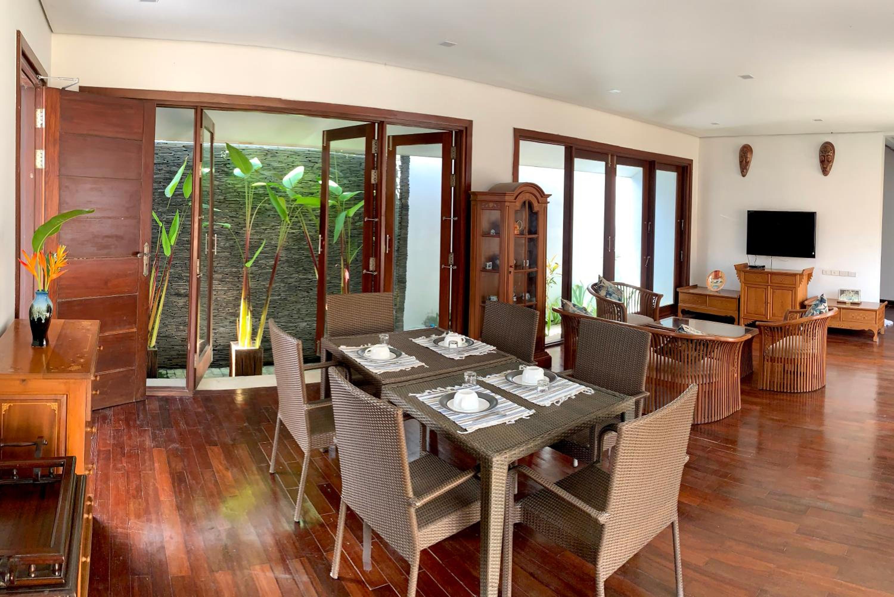 Three-Bedroom House photo 2