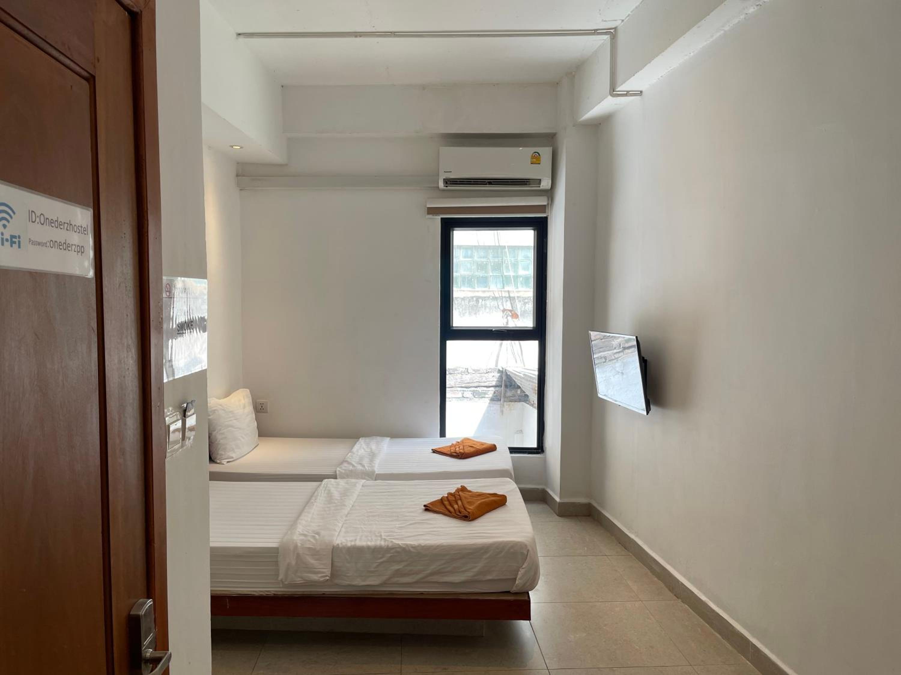 Standard Twin Room @Main building - Photo 2