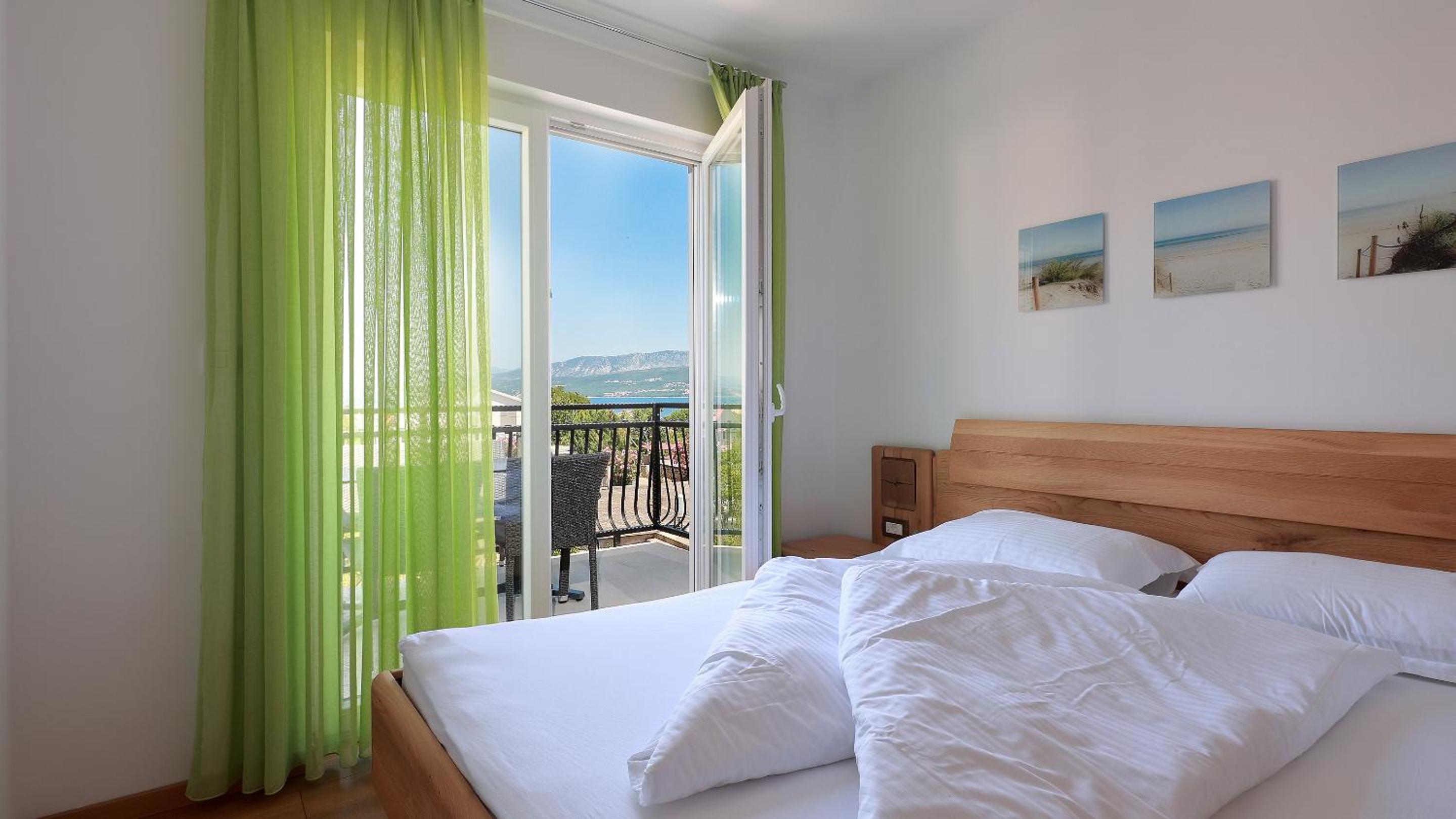 Apartment with Sea View ***
