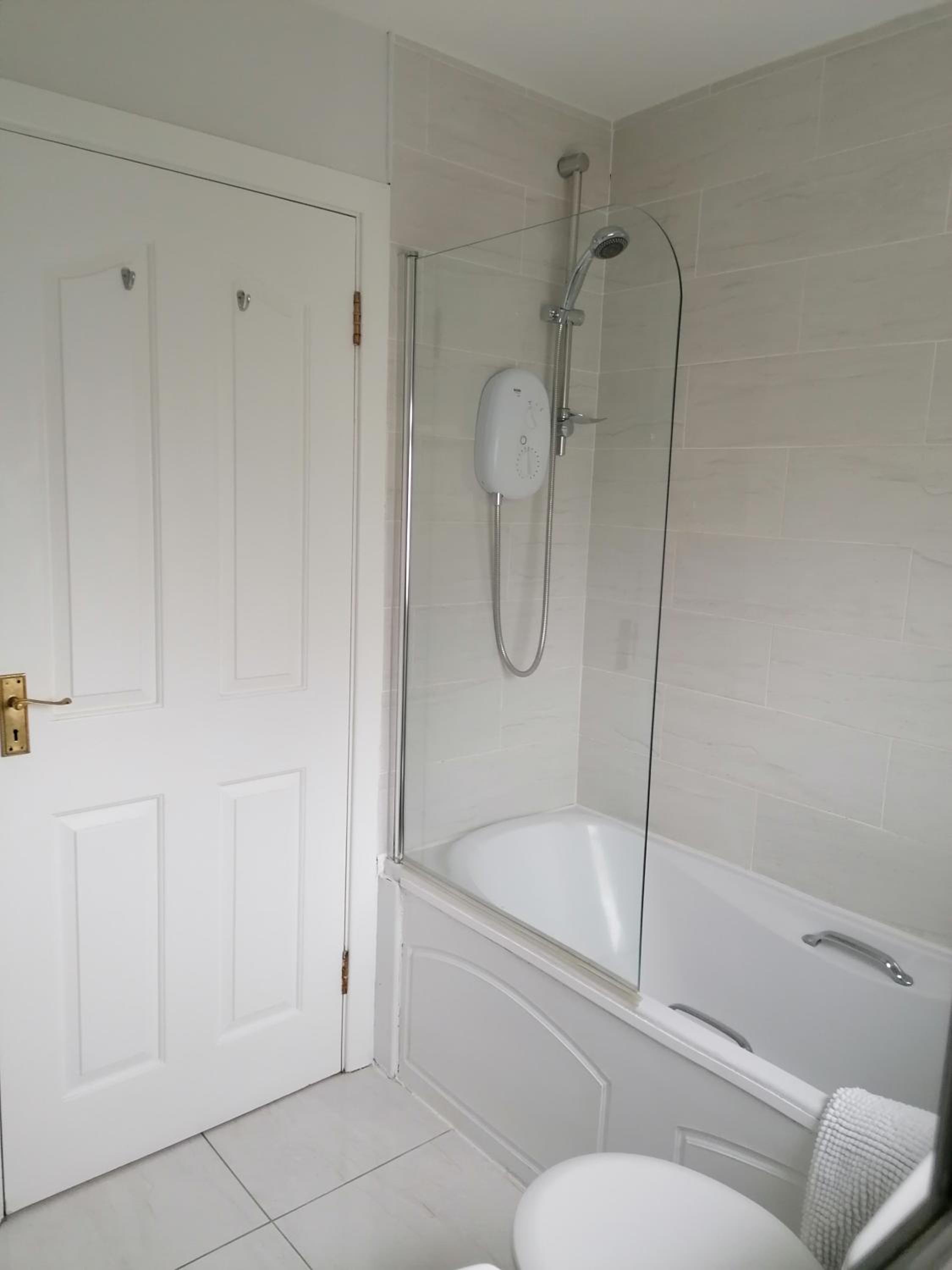 Three-Bedroom House - Photo 2