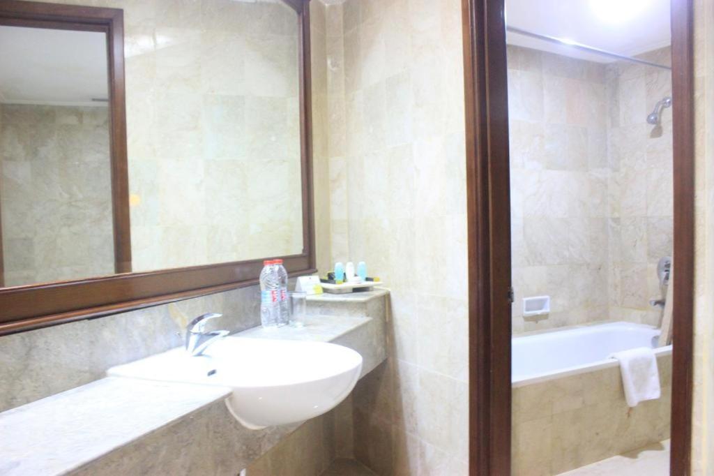 Executive Suite - Photo 2