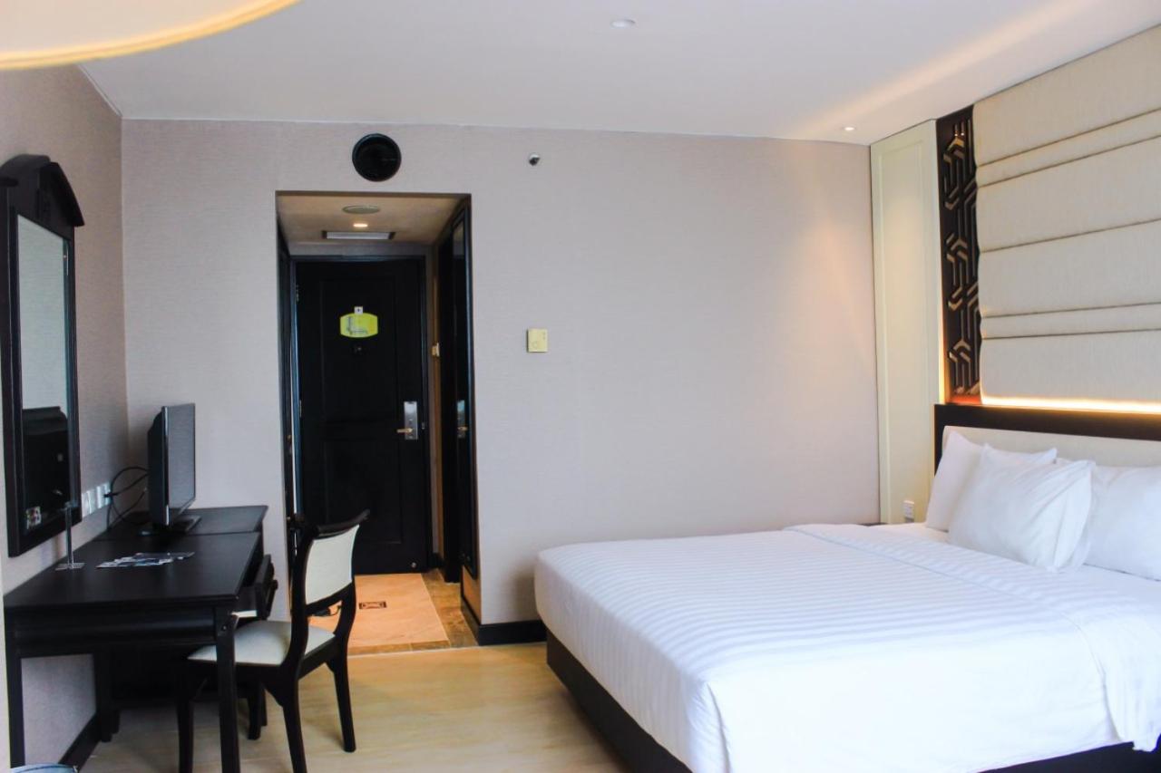 Deluxe King Room - Photo 3