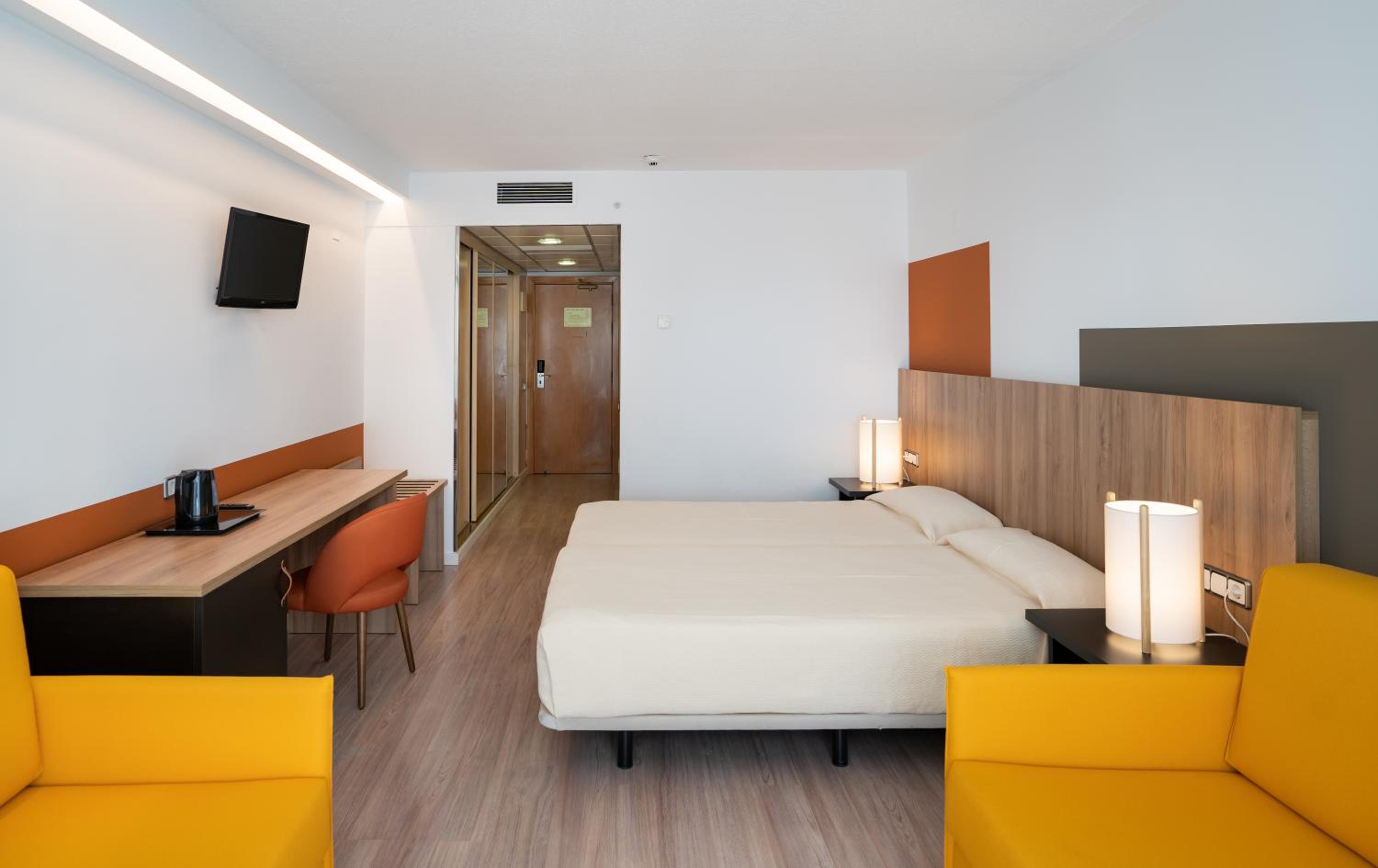 Twin Room - Photo 2