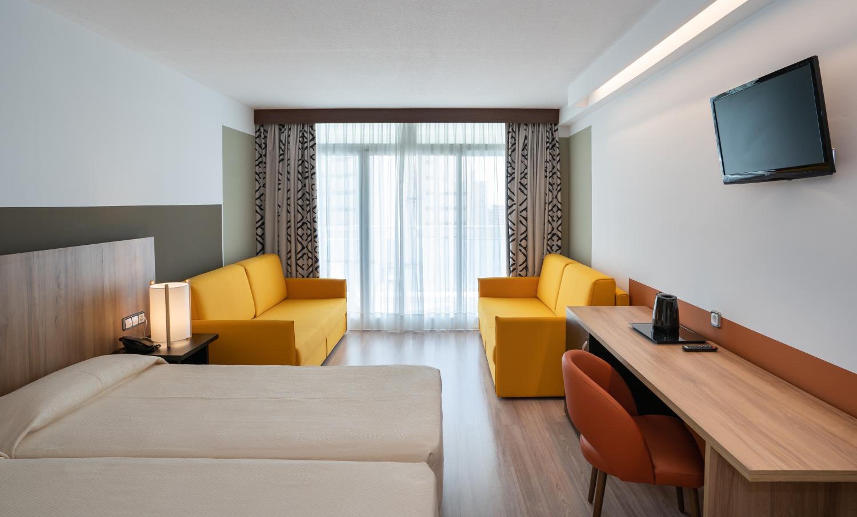 Twin Room - Photo 3