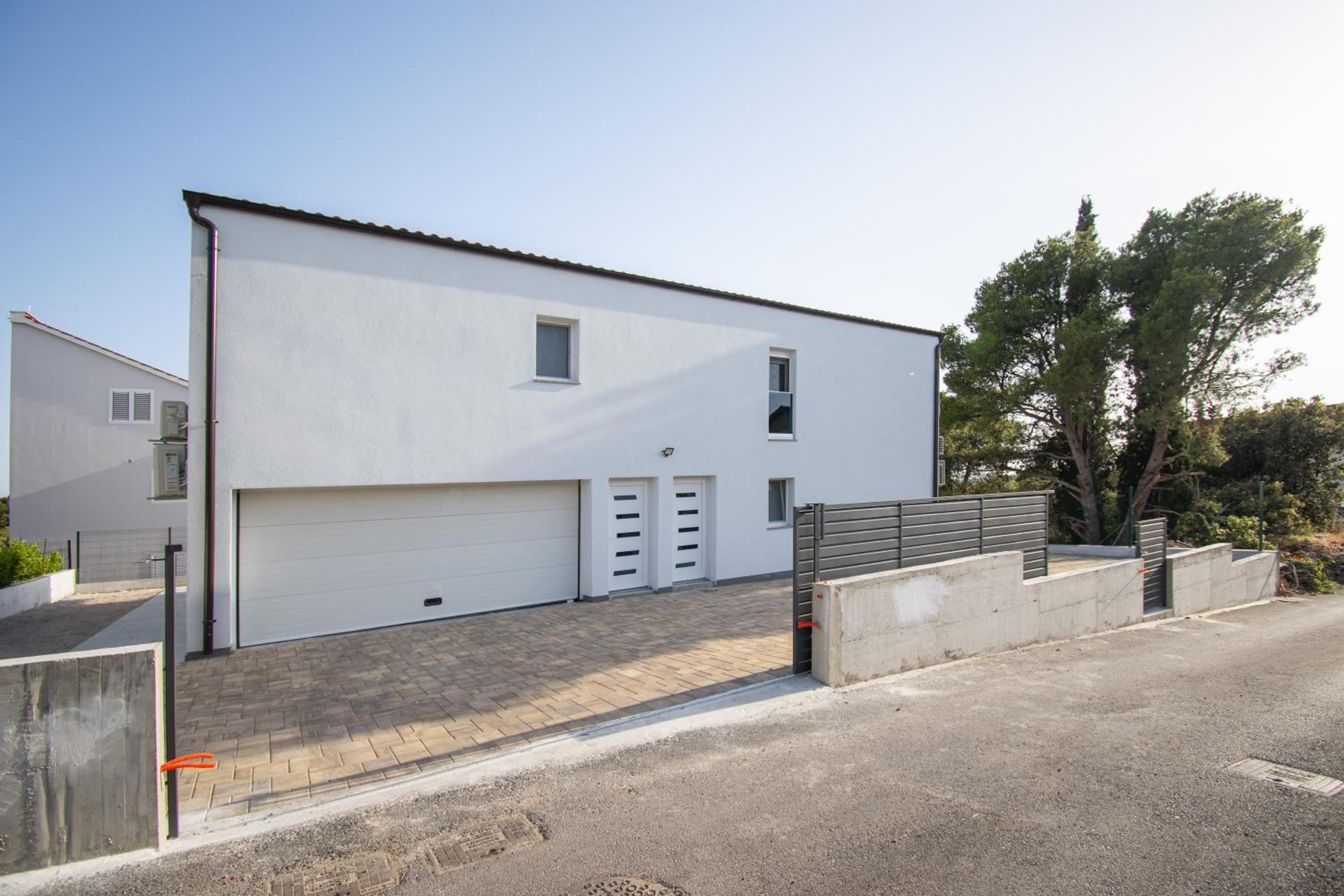 Villa photo 2