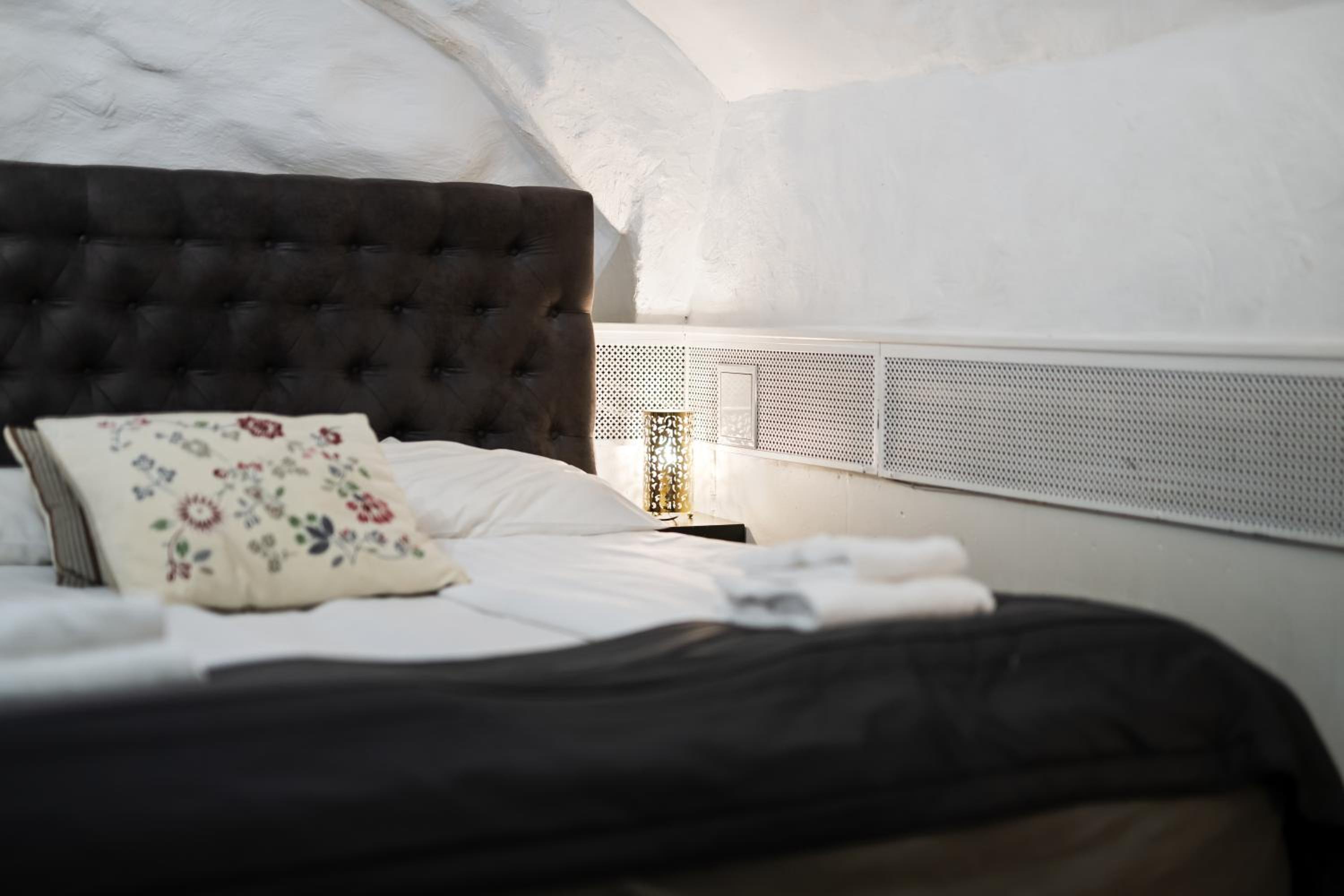 Double Room with Private Toilet and Shared Shower (No Windows)