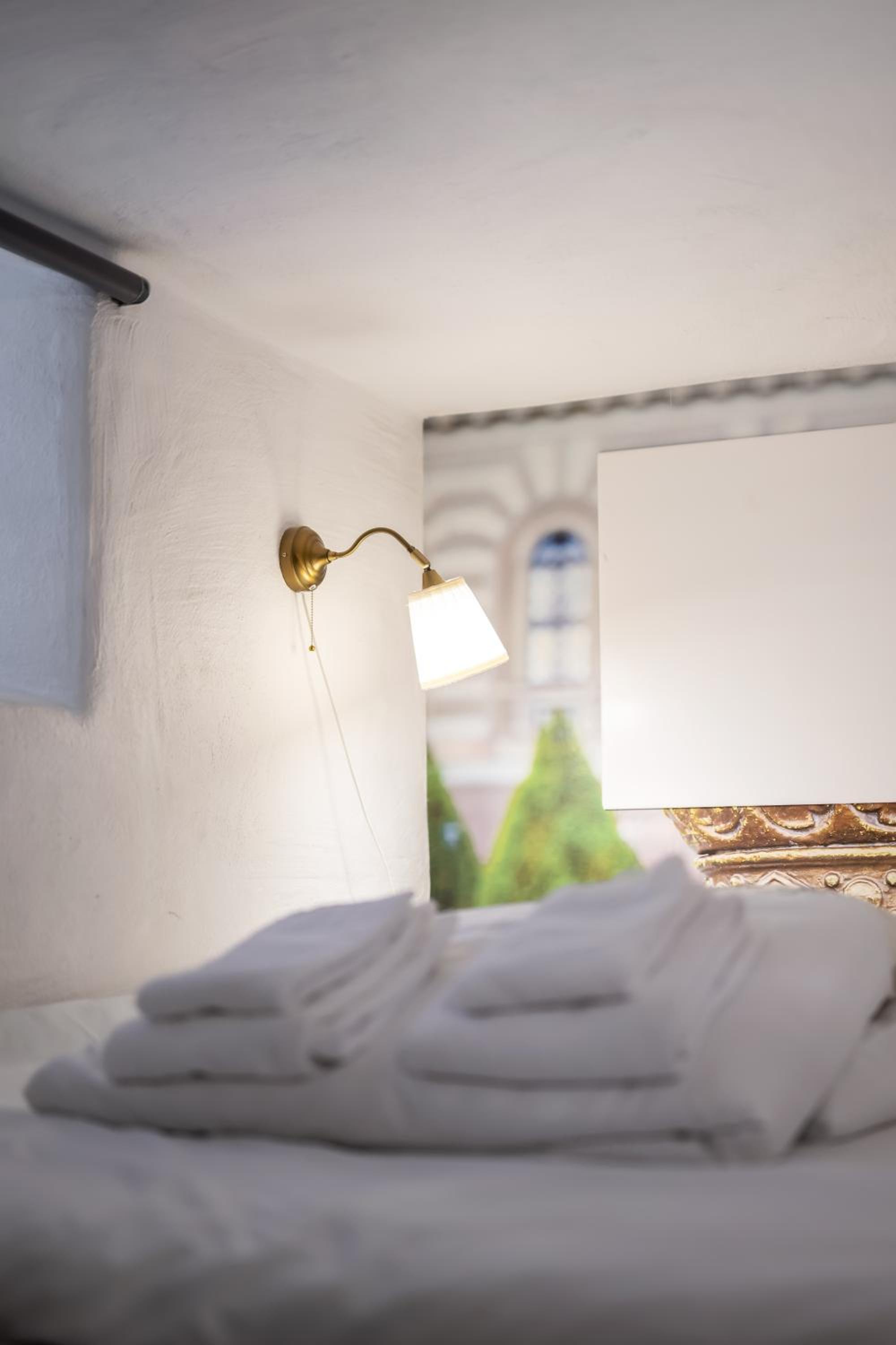 Double Room with Private Bathroom & Windows