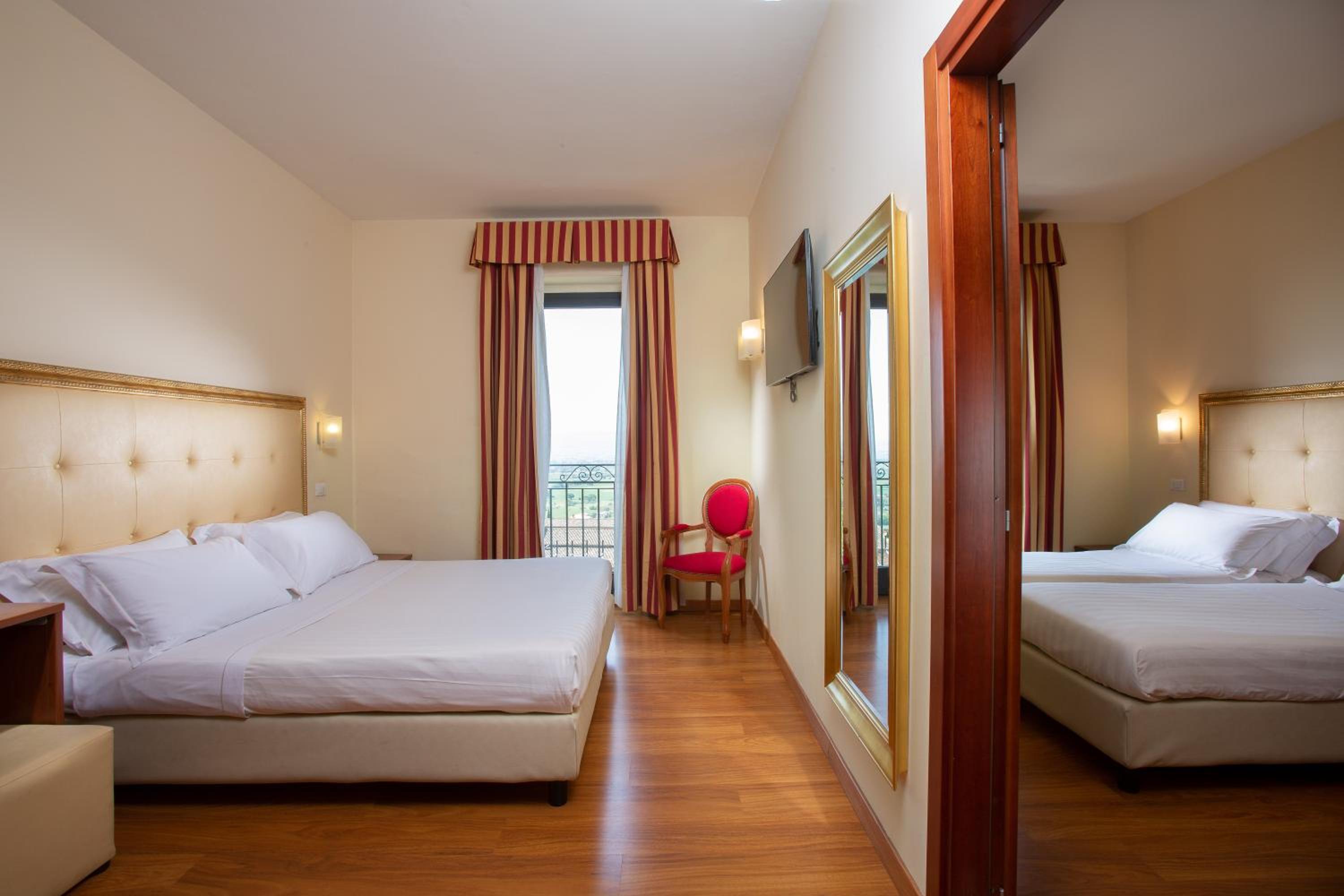Standard Quadruple Room with Valley View - Photo 1
