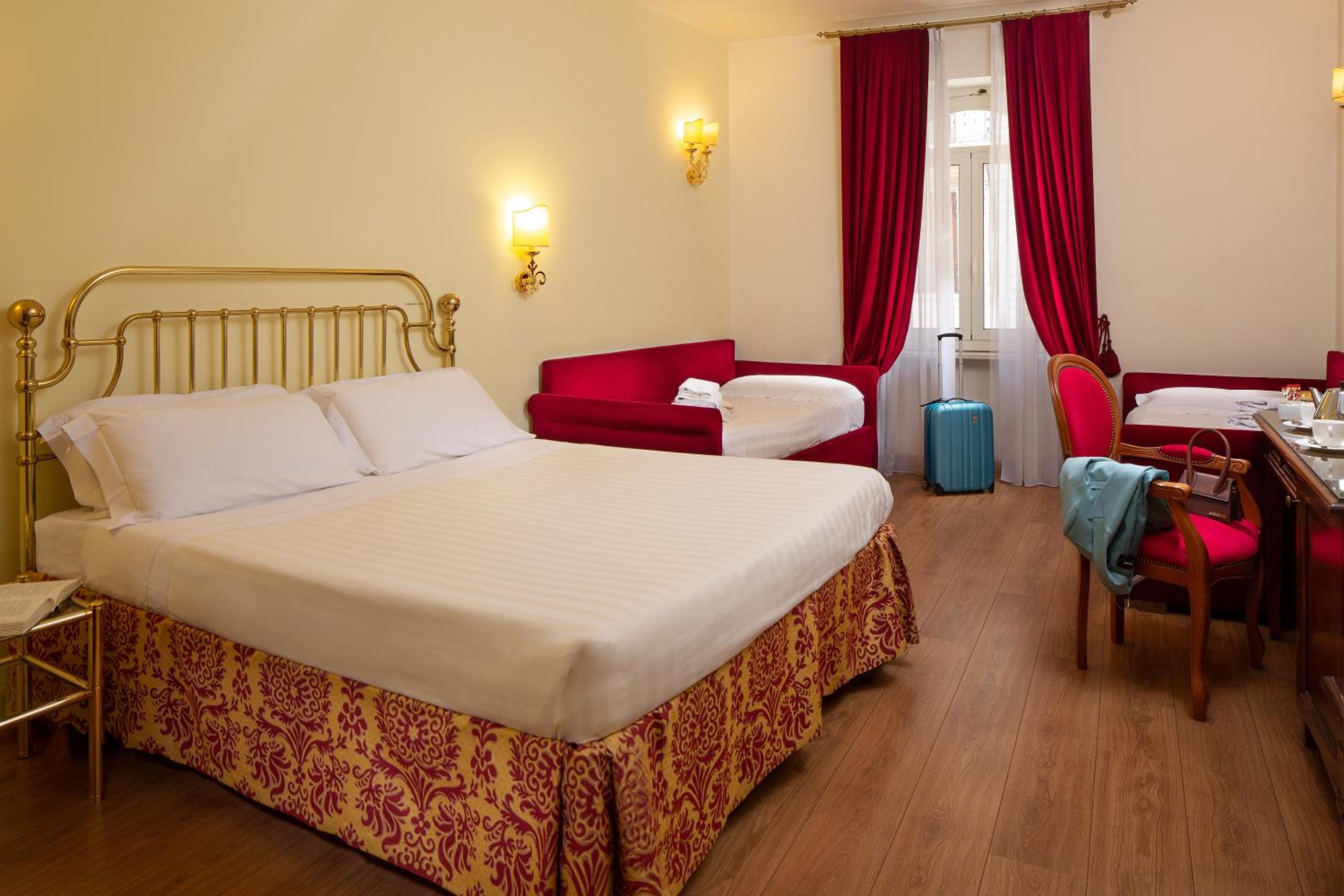 Standard Quadruple Room with Internal View