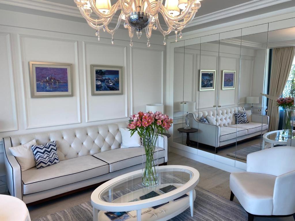 Executive One-Bedroom Suite with Two Terraces and Sea View