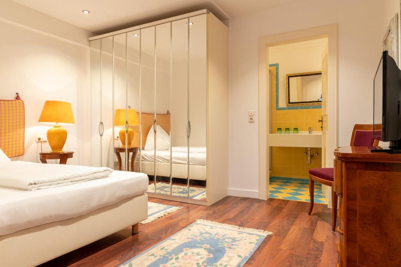 Classic Double Room with Balcony photo 2
