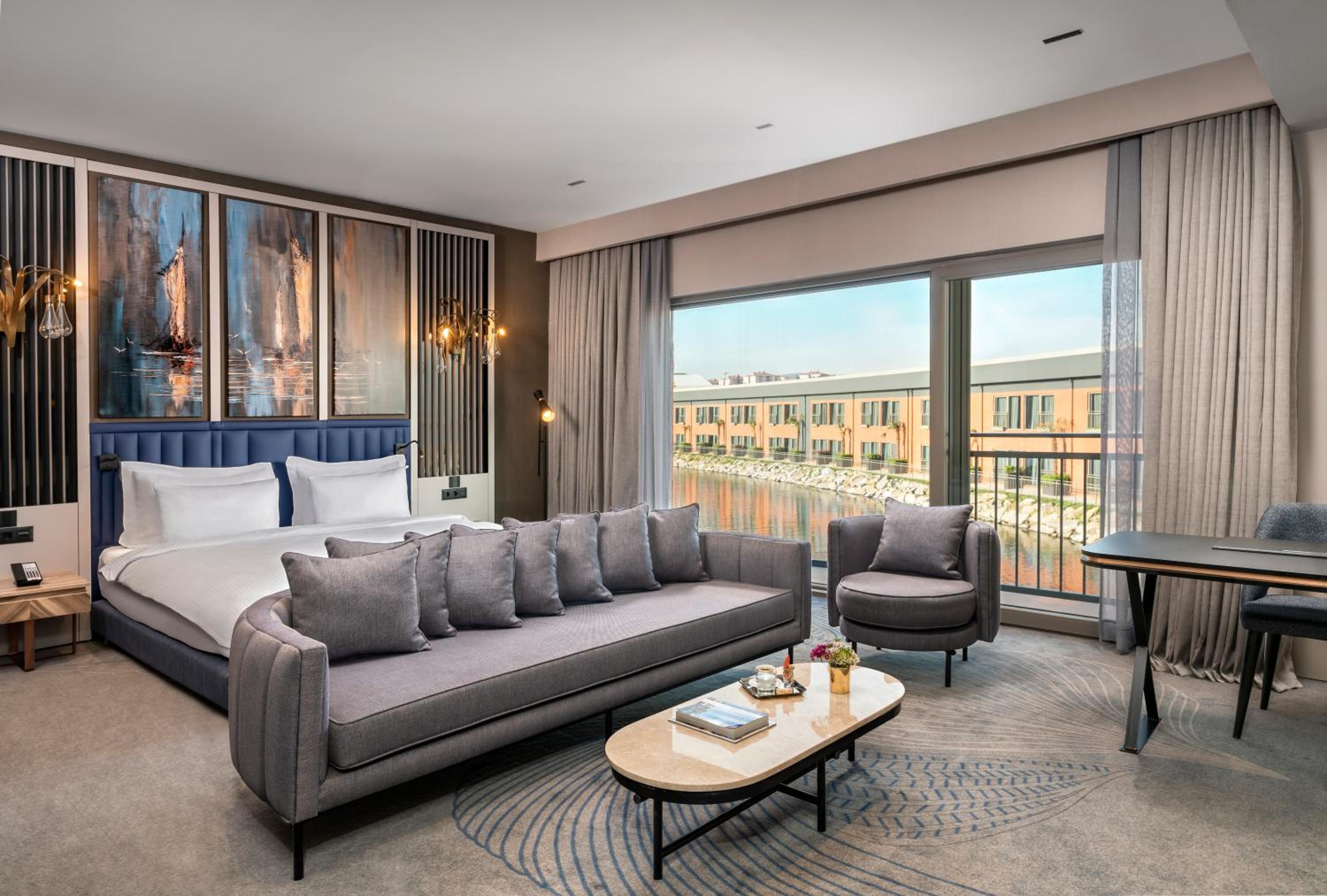 King Suite with Sea View - Non-Smoking