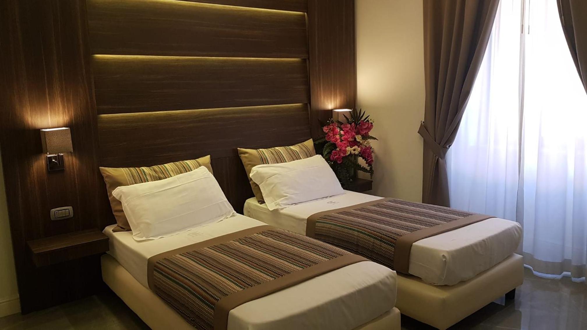 Twin Room - Photo 3