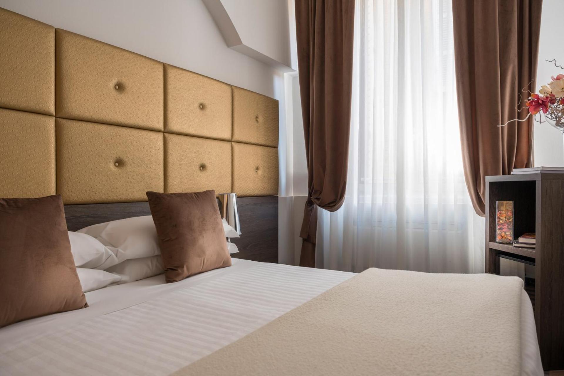 Deluxe Suite - Photo 2