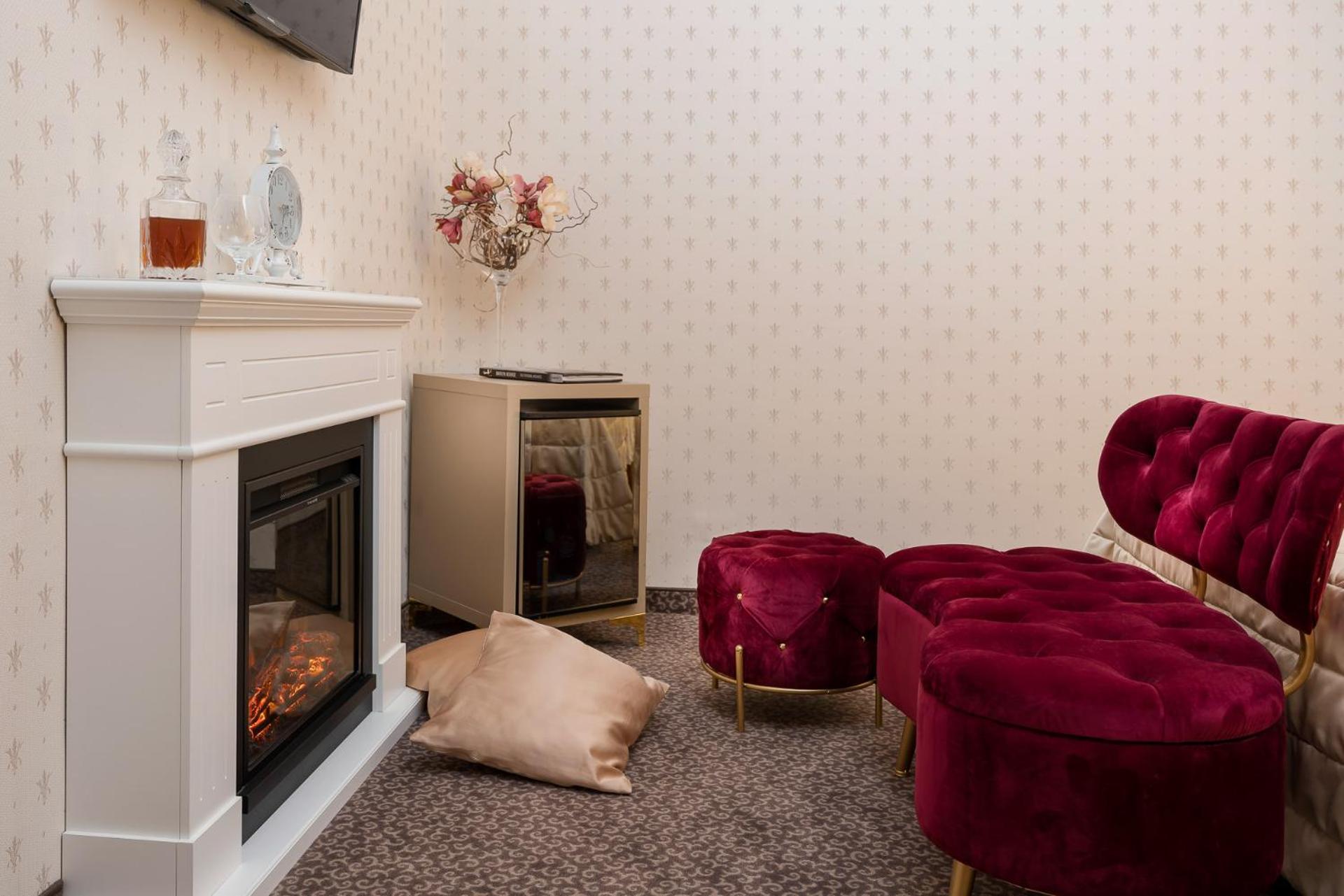 Junior Suite with Spa Bath - Photo 5