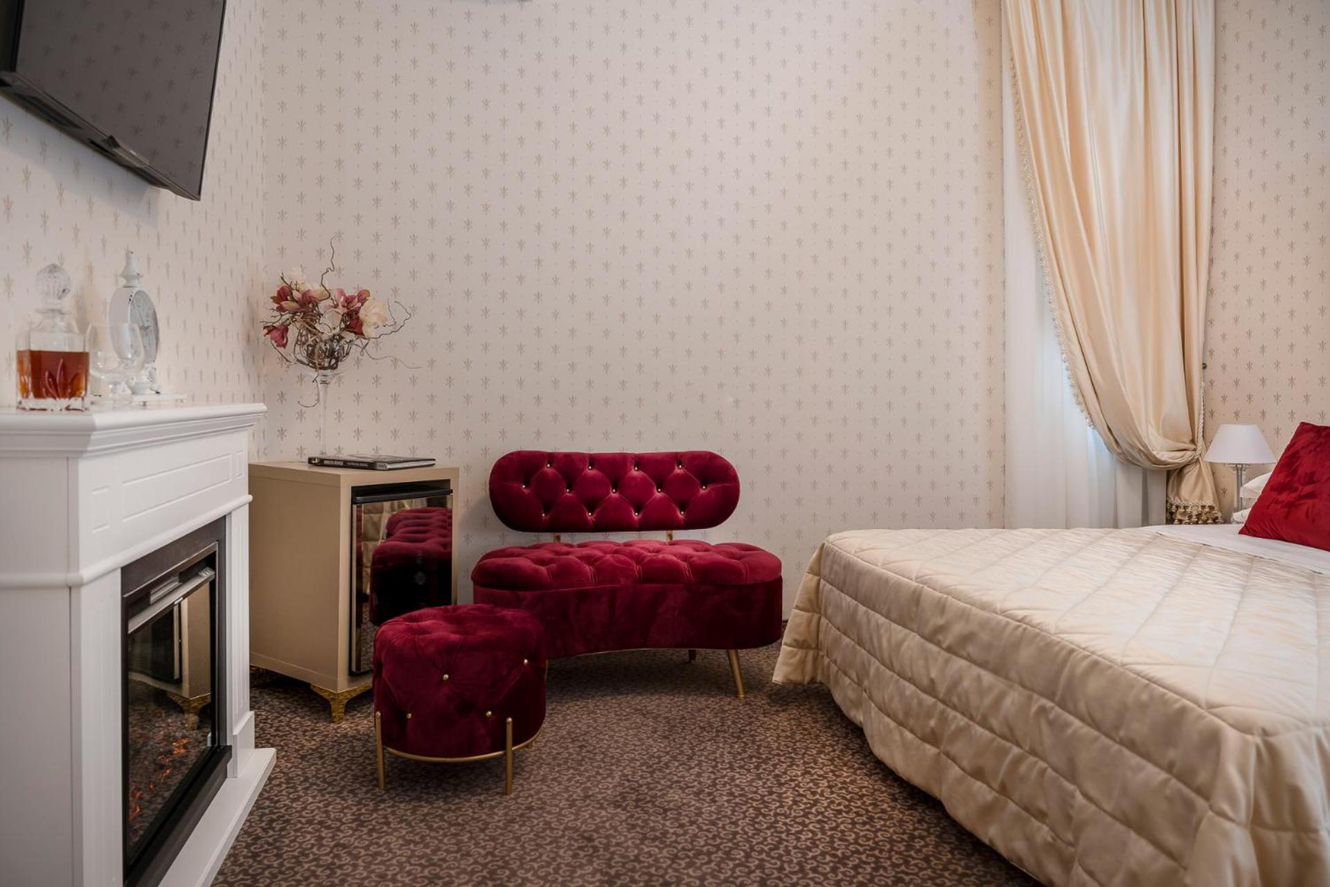 Junior Suite with Spa Bath - Photo 7