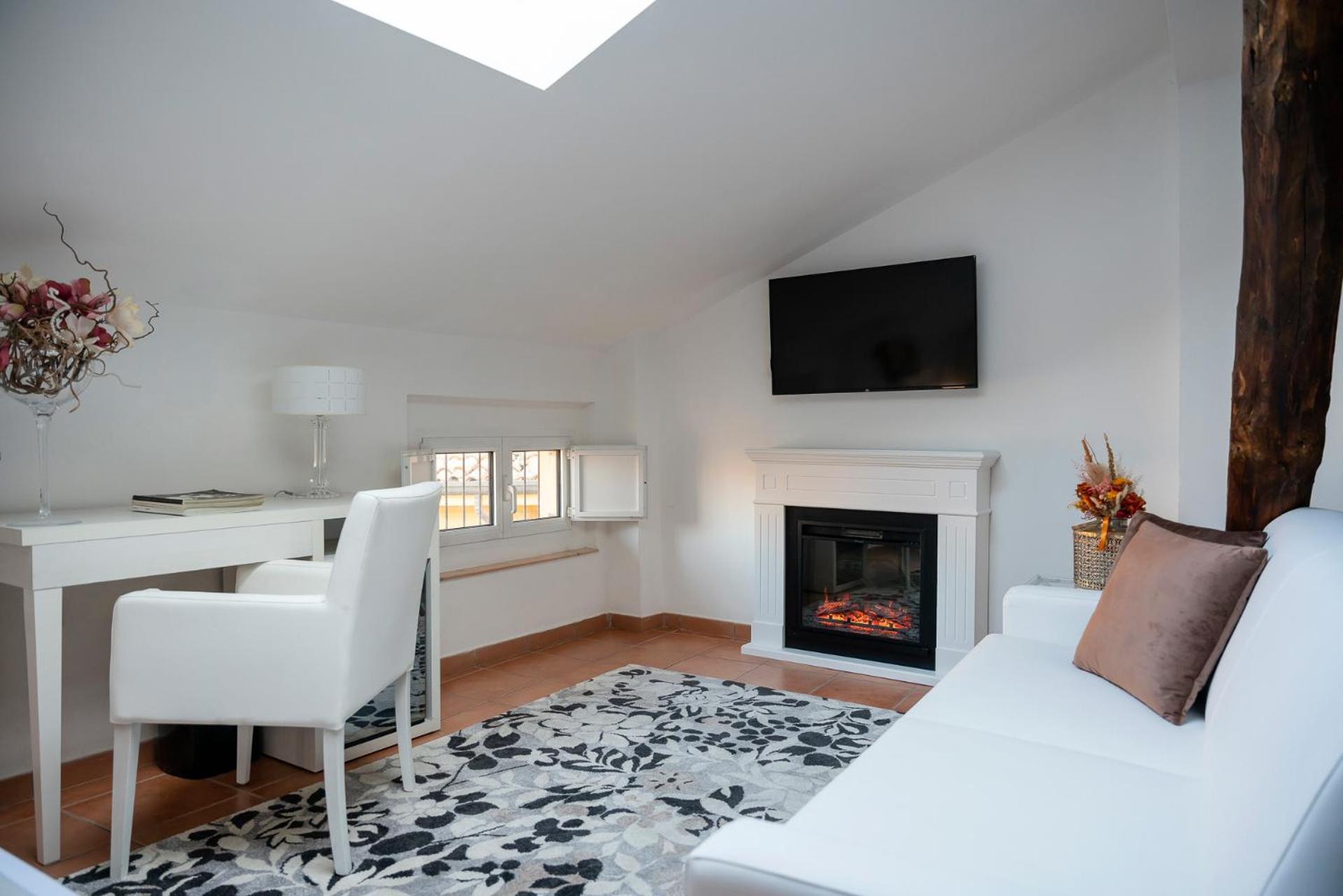Junior Suite 302 - Photo 2