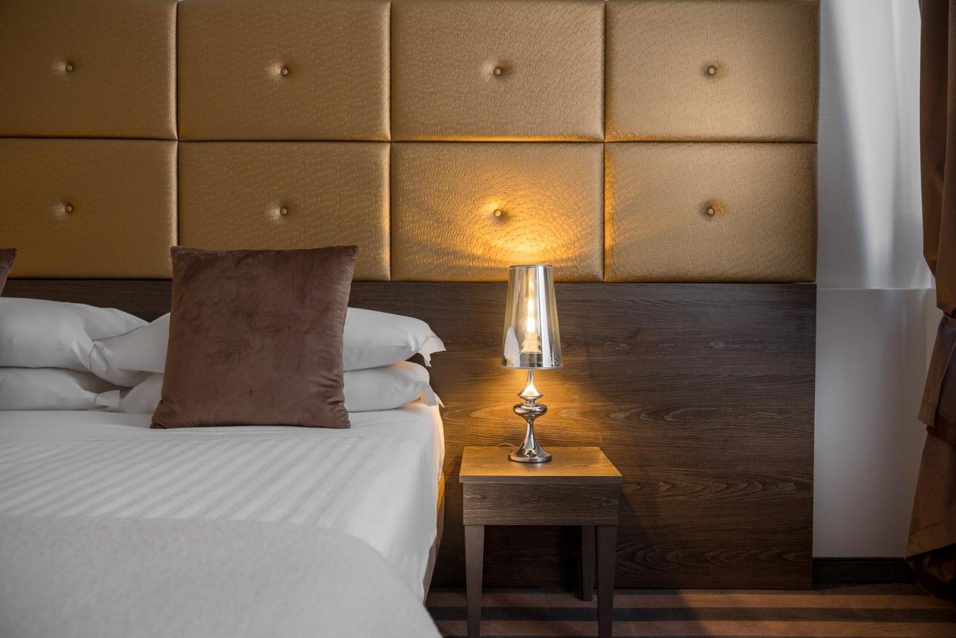Deluxe Suite - Photo 8