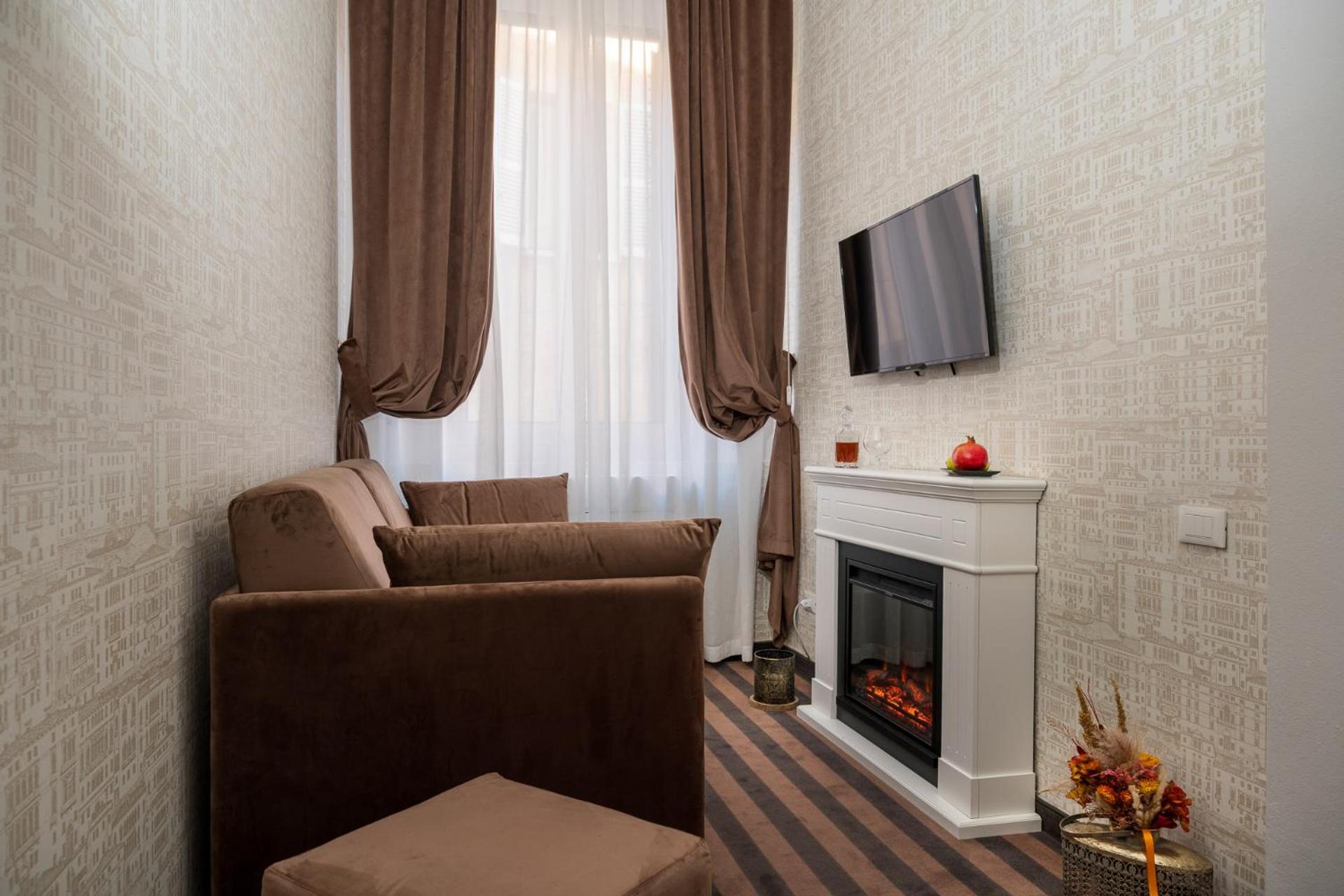 Deluxe Suite - Photo 3