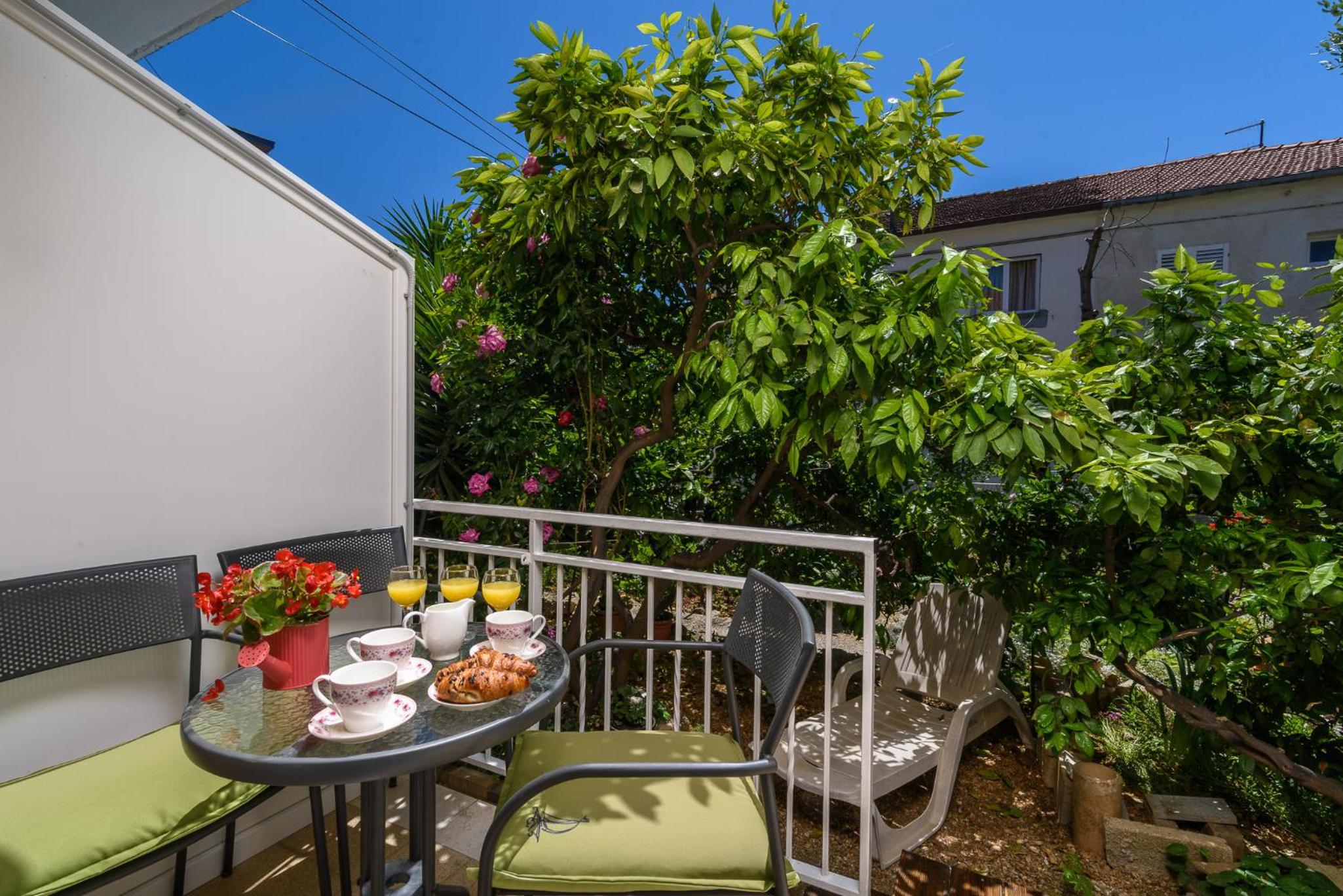 One-Bedroom Apartment with Balcony
