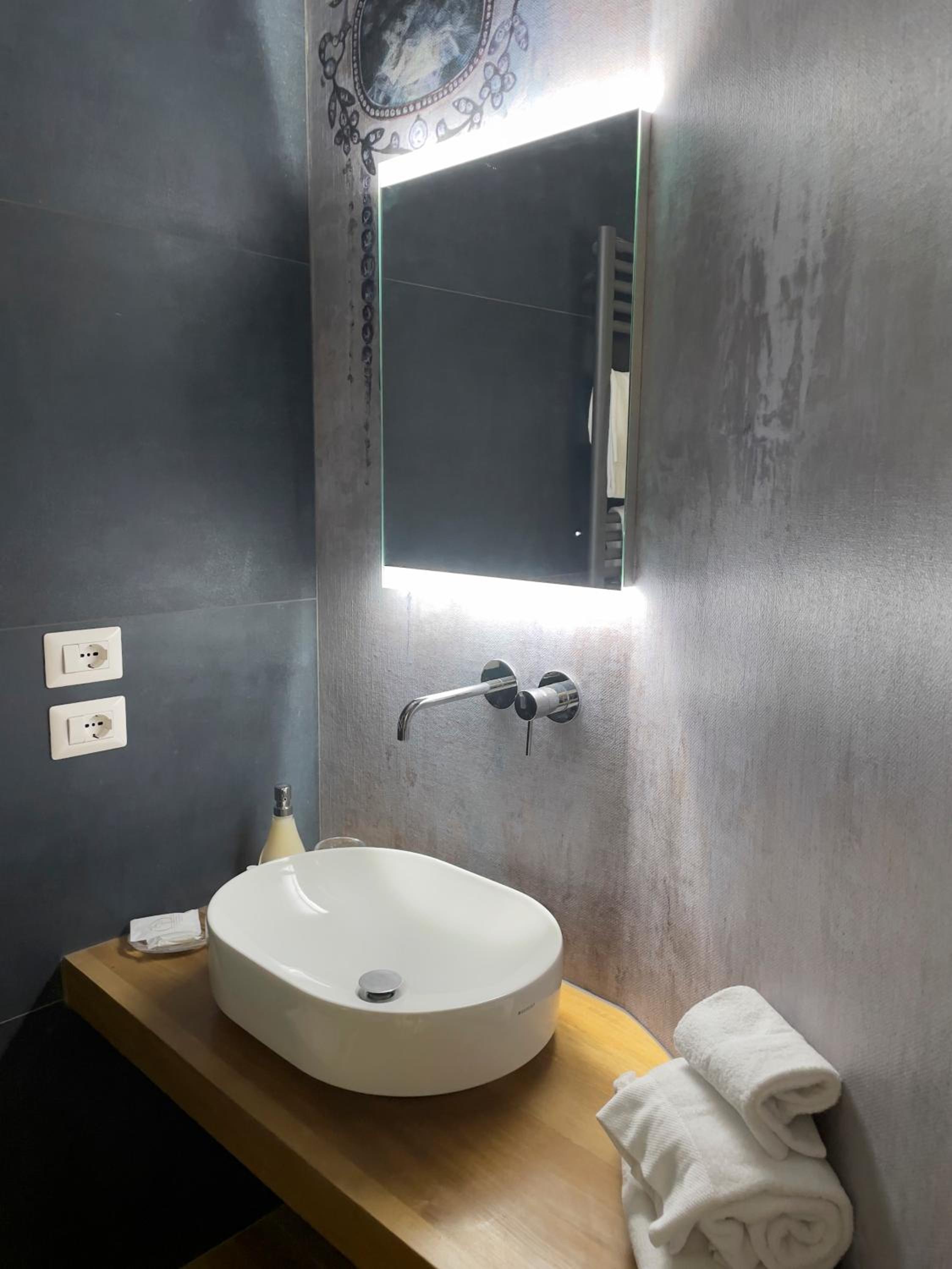 Double Room - Photo 7