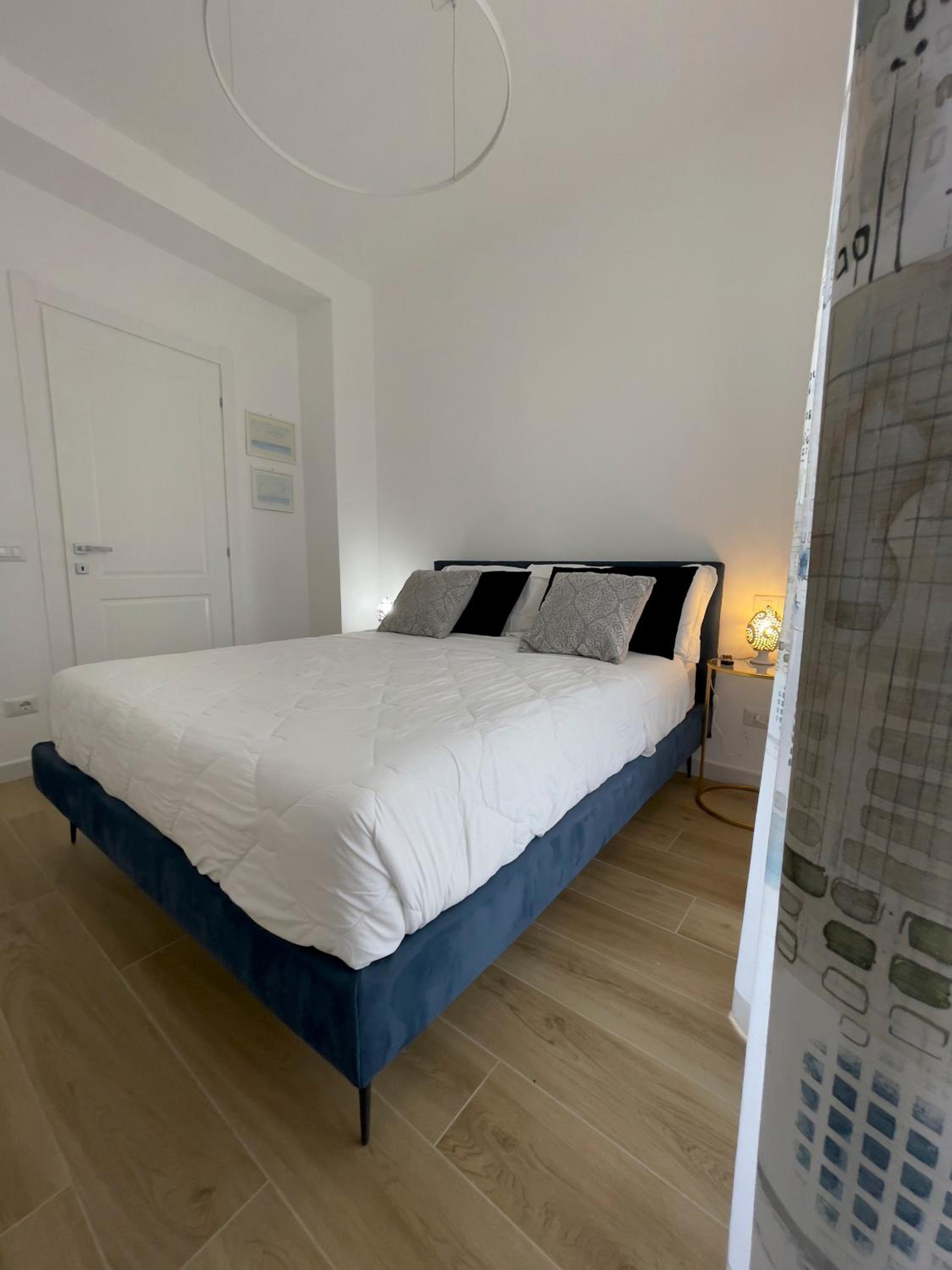 Double Room with Balcony - Photo 6
